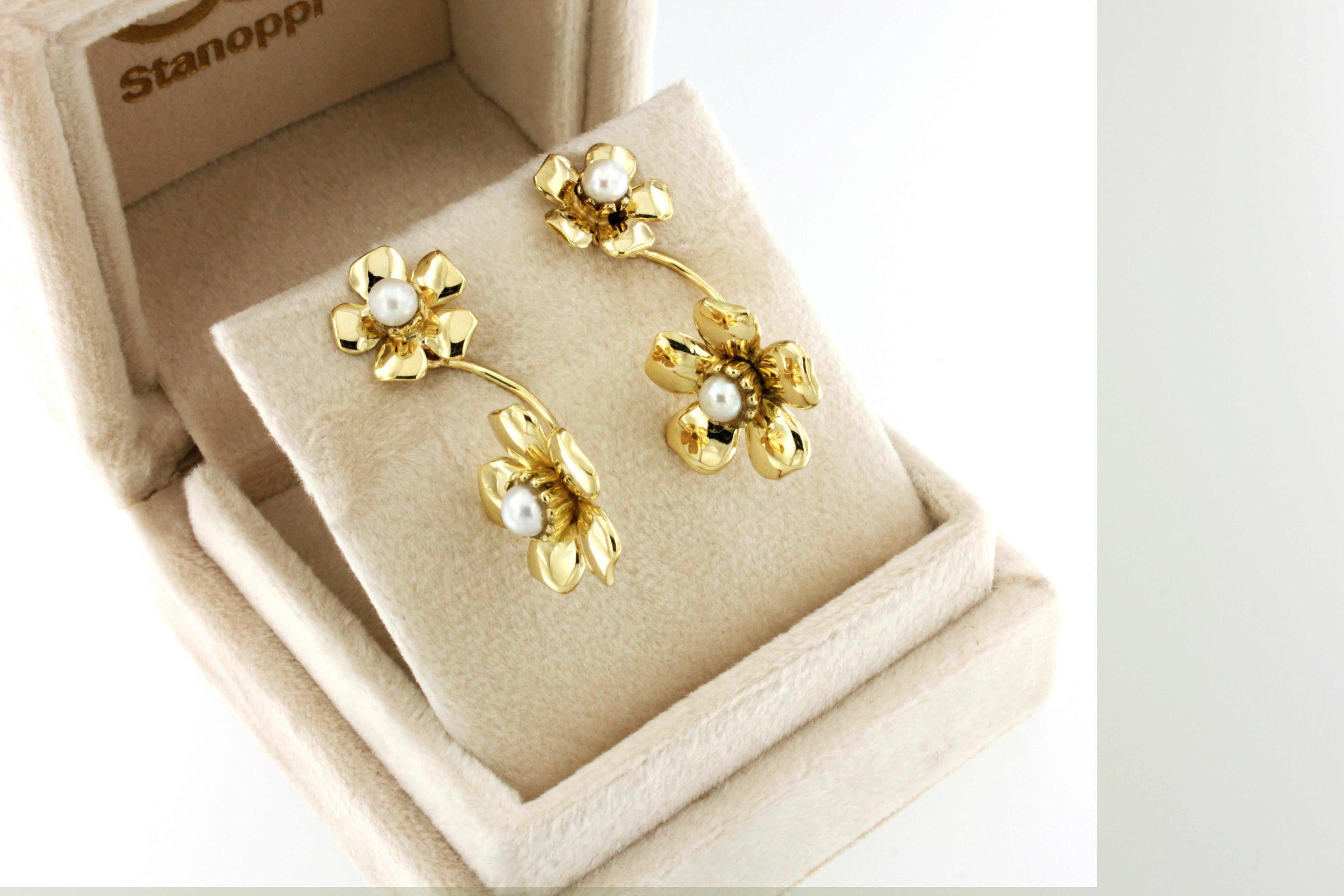Modern Handmade 18Kt Yellow Gold with White Pearls Blooming Flower Earrings For Sale 1