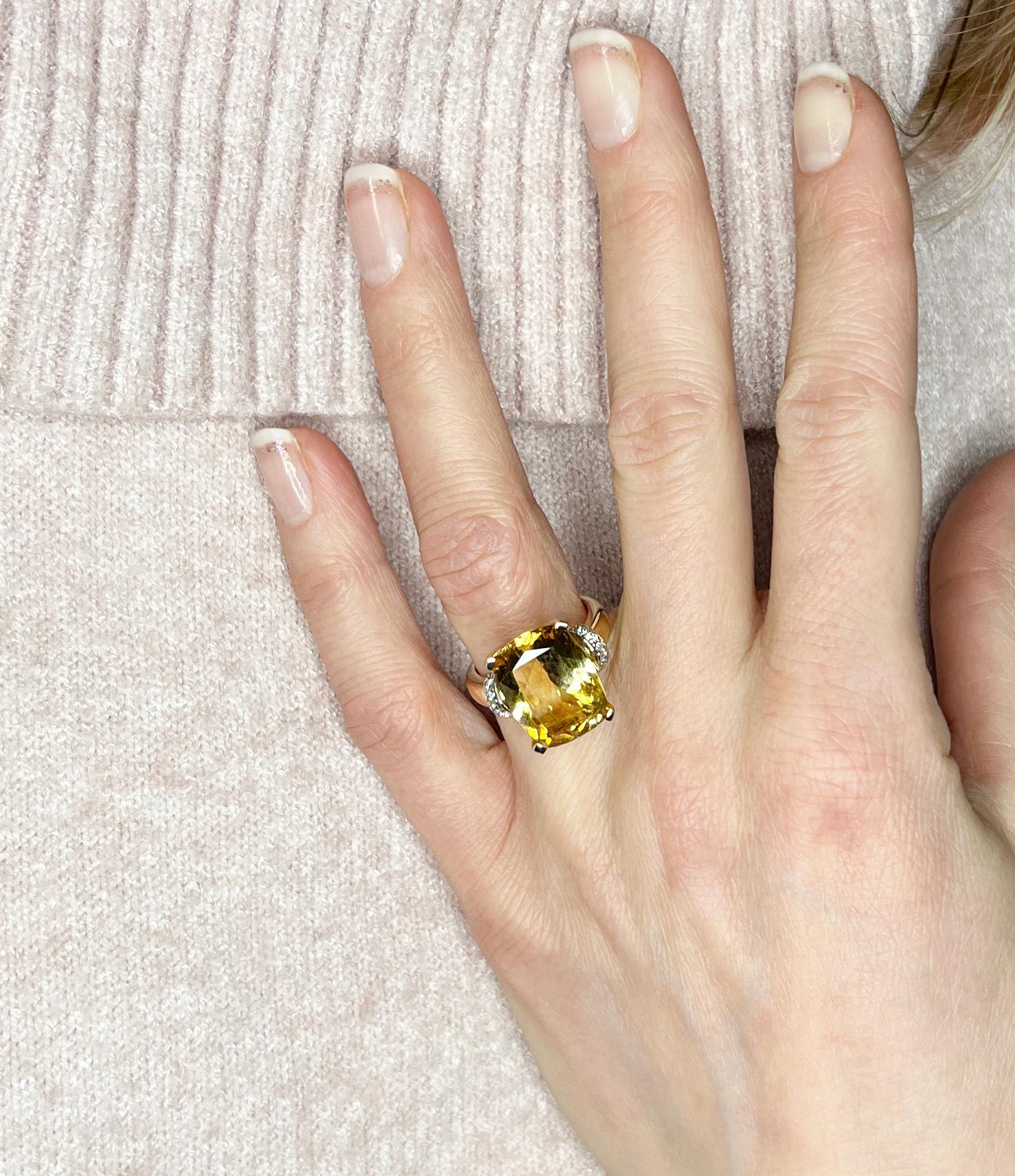 Natural citrine  for this elegant , timelwss ring in yellow gold with white diamands cts 0.10 (quality VS  G/H  cts 0.10 ) 
All our jewels are made entirely in Italy in our laboratory since 1948 . We create, we produce everything inside our