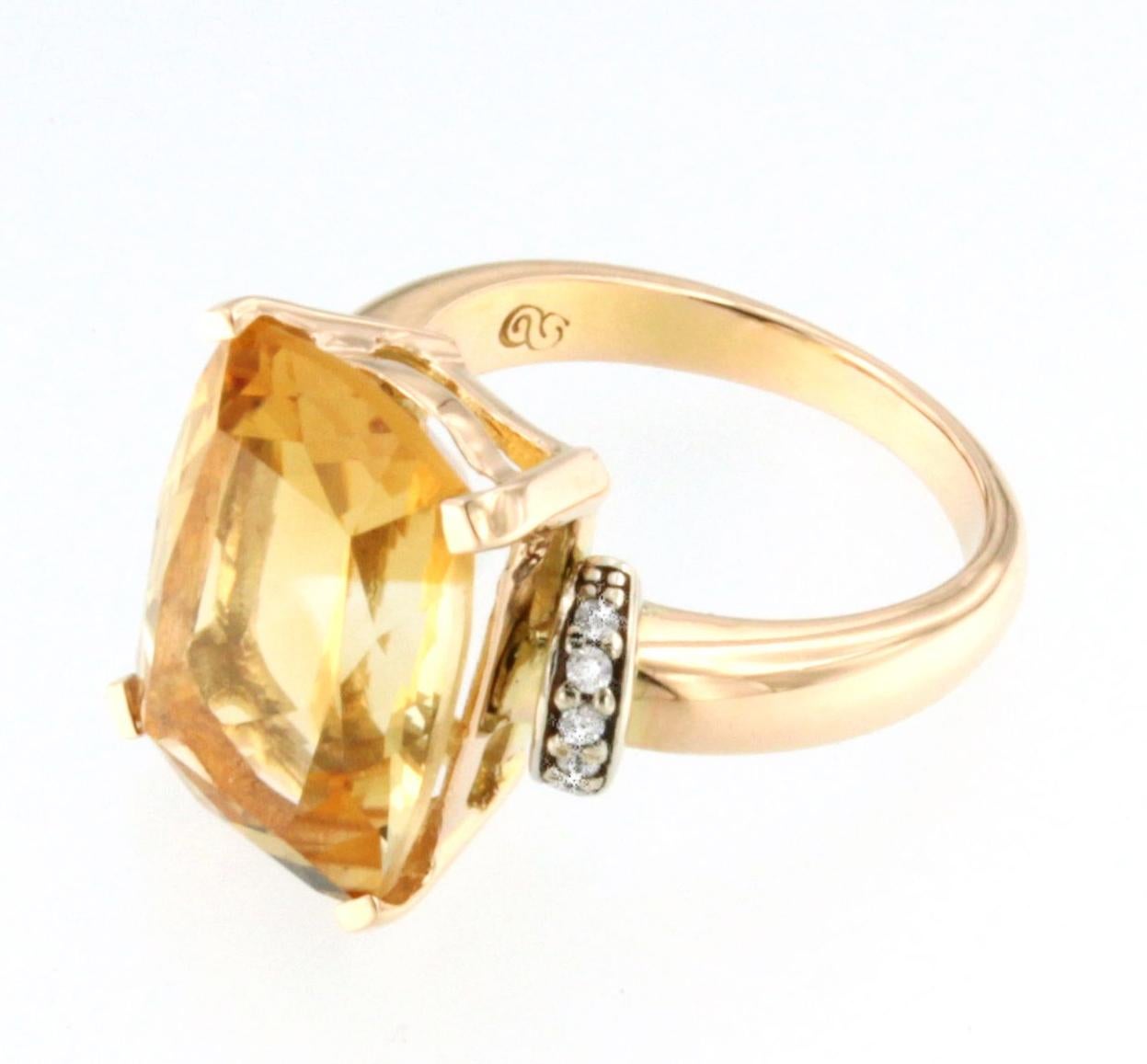 Brilliant Cut 18 Karat Yellow Gold with Yellow Natural Citrine and White Diamonds Elegant Ring For Sale