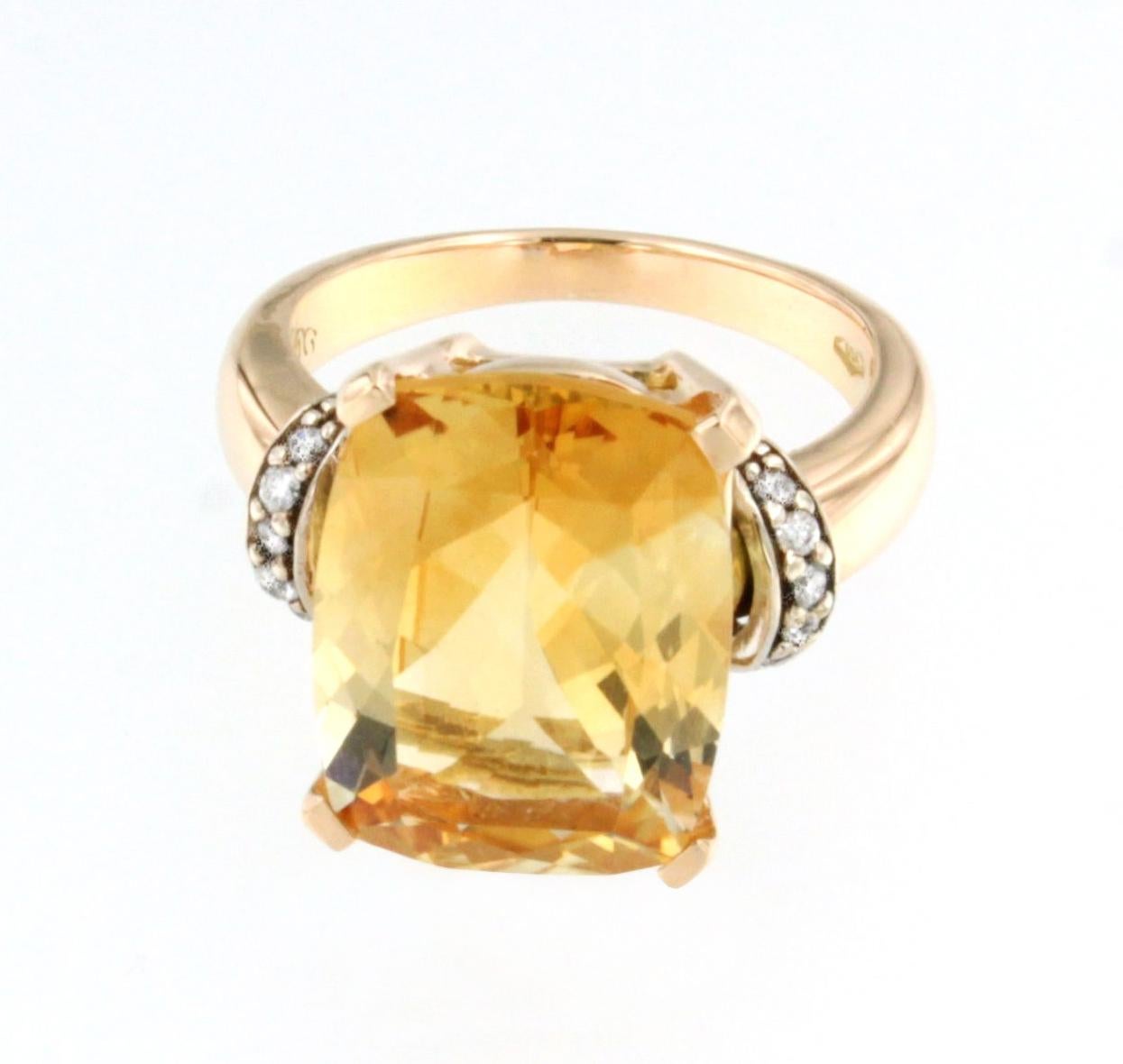 18 Karat Yellow Gold with Yellow Natural Citrine and White Diamonds Elegant Ring In New Condition For Sale In GALLARATE, IT