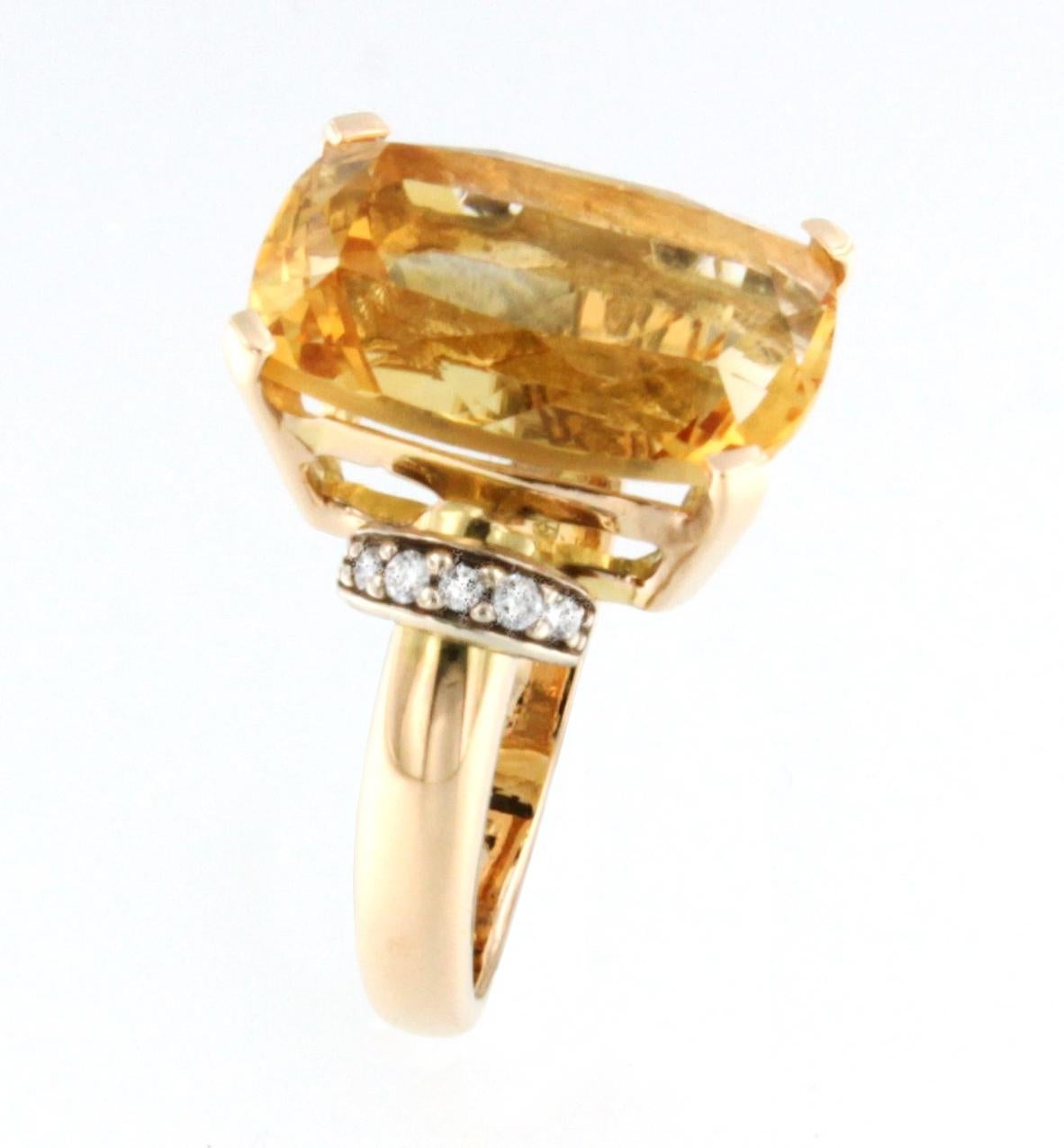 Women's or Men's 18 Karat Yellow Gold with Yellow Natural Citrine and White Diamonds Elegant Ring For Sale