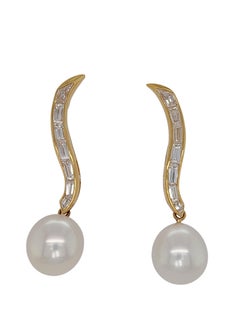 18kt Yellow Golden Earrings with Baguette Cut Diamonds & South Sea Pearls