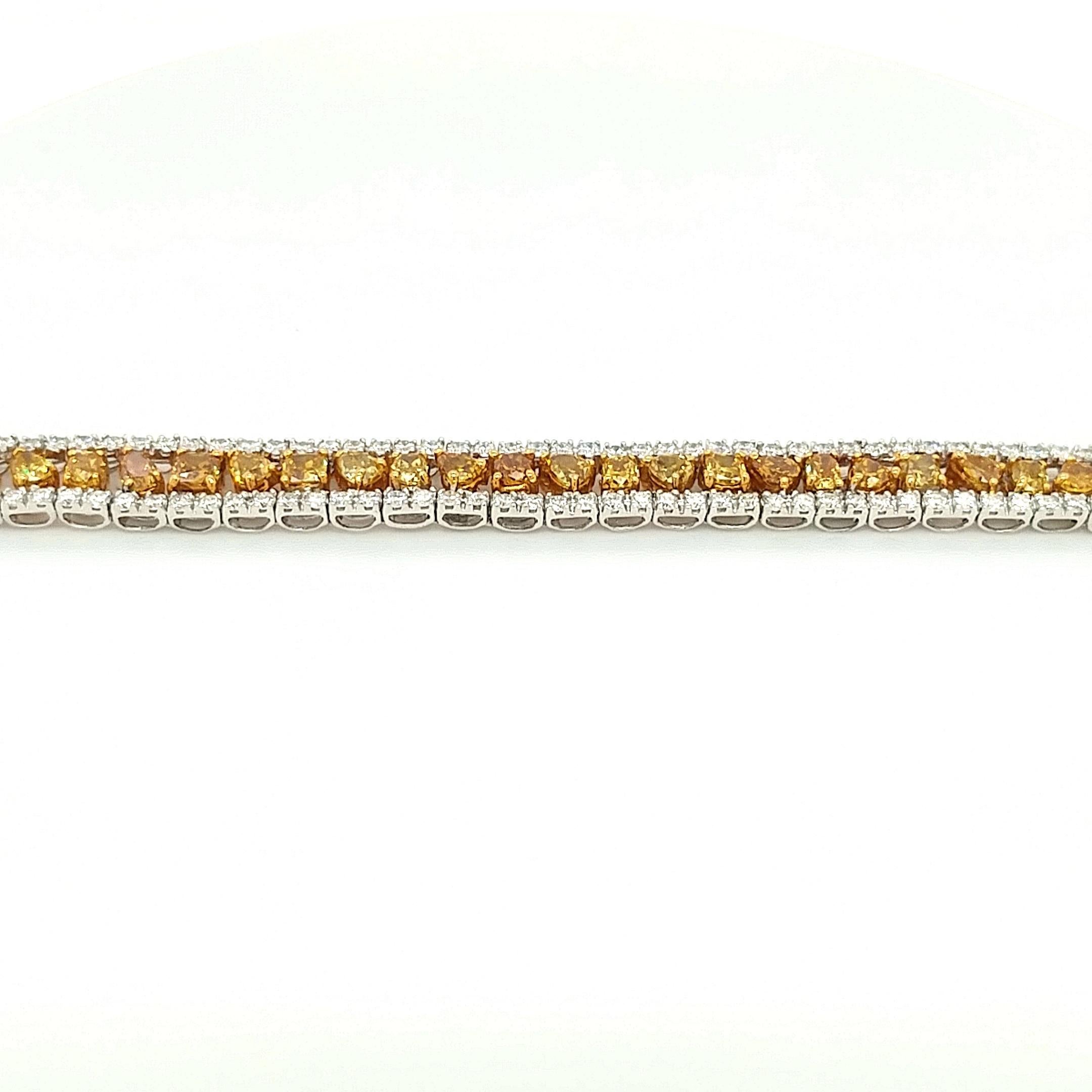 Contemporary 18Kt Yellow & White Gold 11.20ct Diamond Link Bracelet For Sale