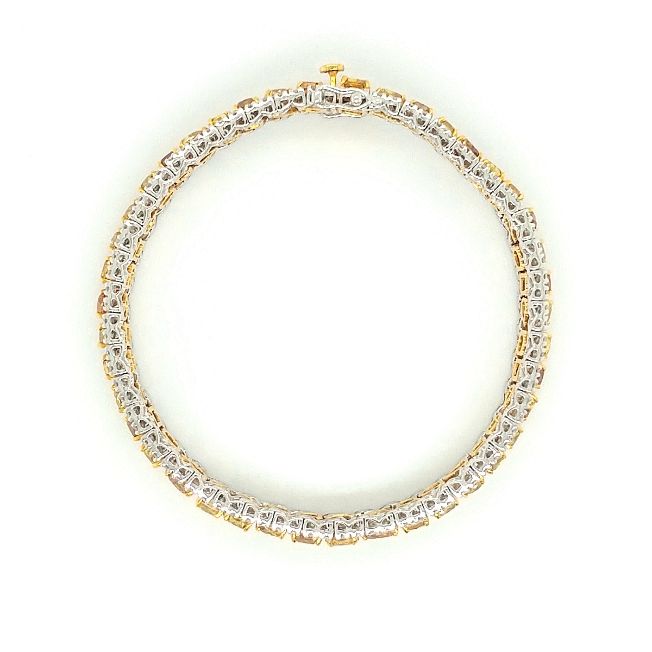 Contemporary 18Kt Yellow & White Gold 13.00ct Diamond Link Bracelet For Sale