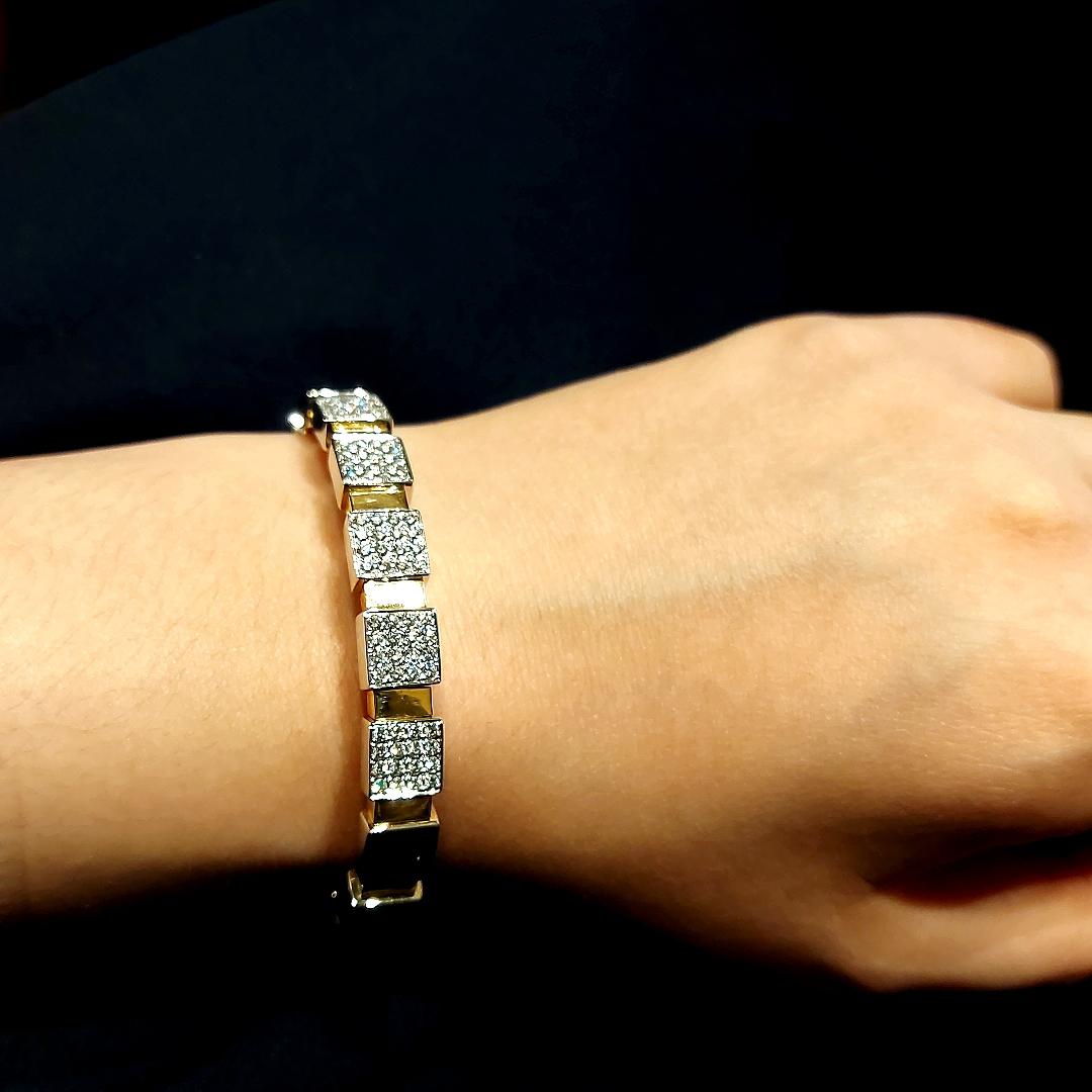 Bracelet à fermoir en or jaune et blanc 18 carats avec diamants de 1,6 carat en vente 8