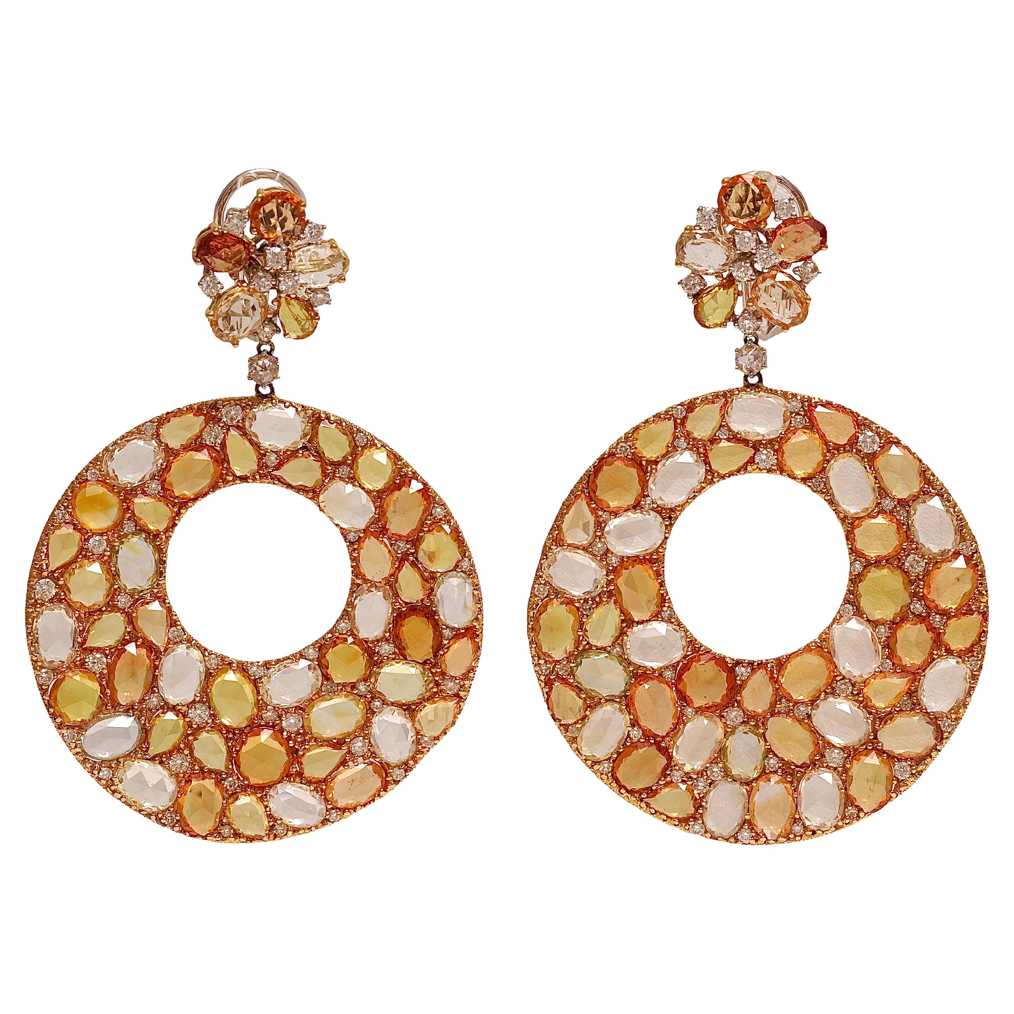 18kt. Gelb- und Weißgold-Ohrringe mit bunten Saphiren und Diamanten