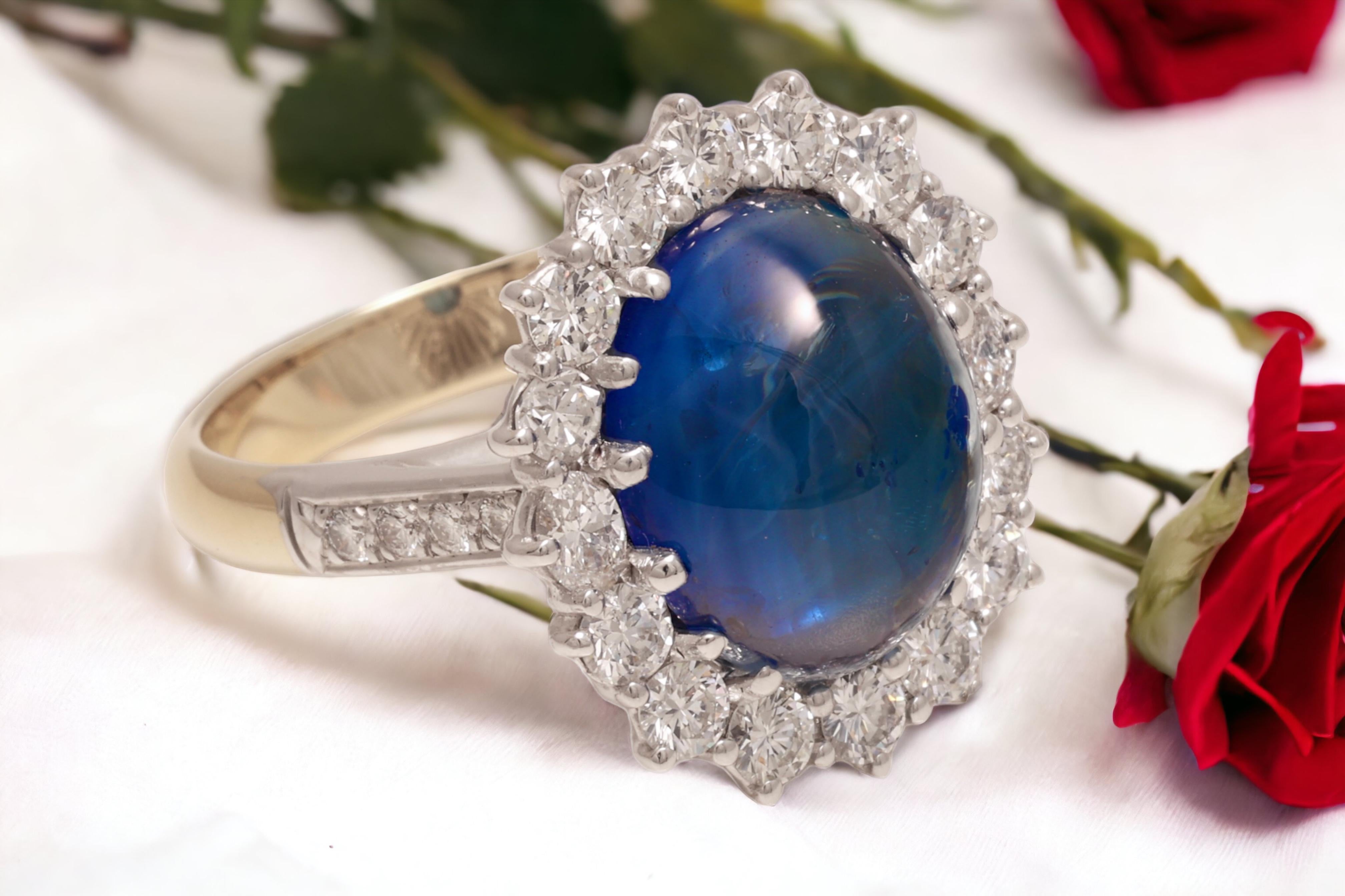 18kt Yellow & White Gold Ring With a 9.93Ct Ceylon Cabochon Sapphire & Diamonds  For Sale 5