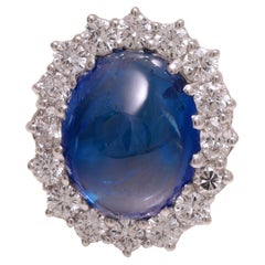 18kt Yellow & White Gold Ring With a 9.93Ct Ceylon Cabochon Sapphire & Diamonds 