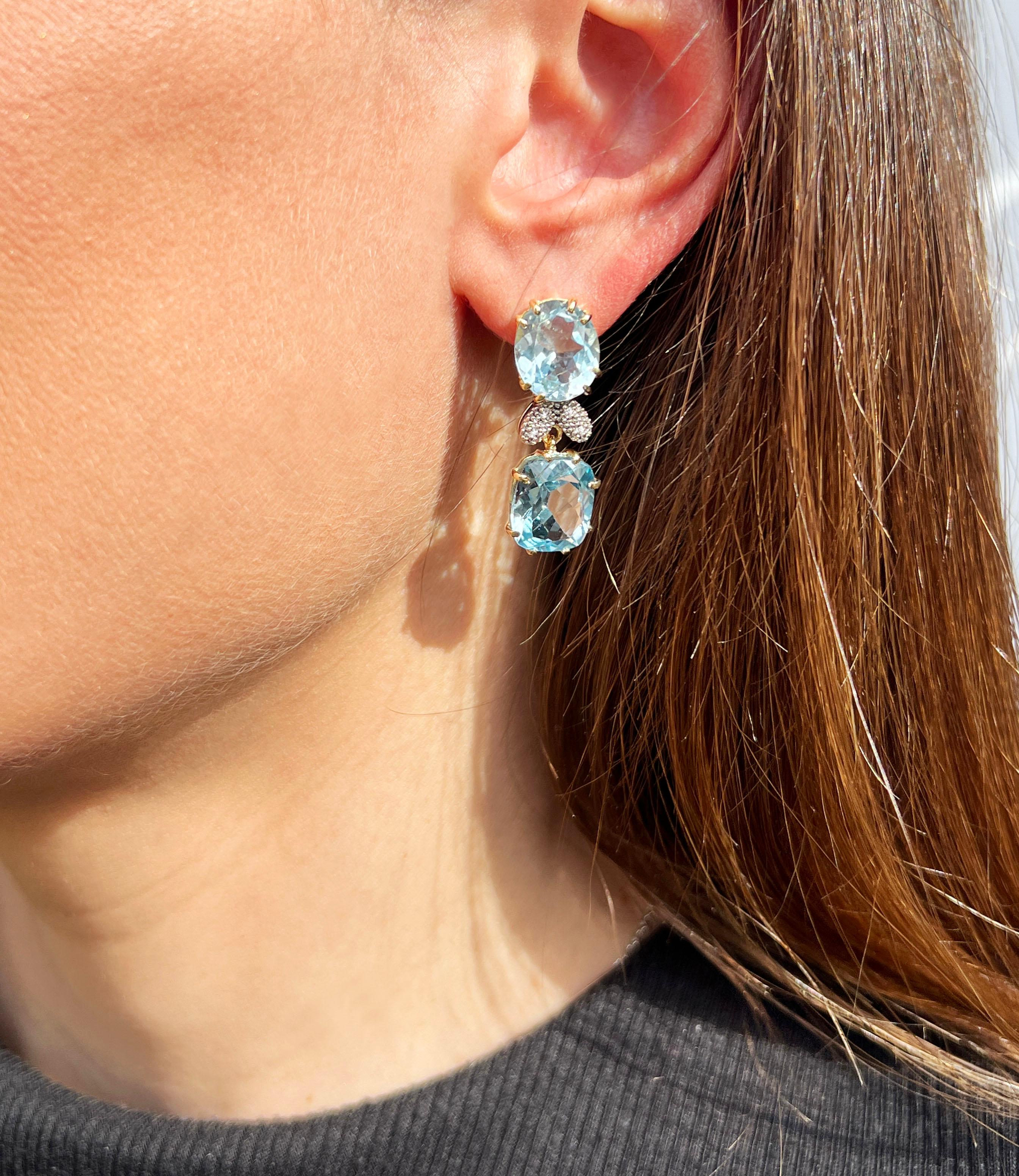 Besondere Ohrringe in verschiedenen Formen mit hellblauem Topas und weißen Diamanten.  Besondere Ohrringe mit verschiedenen Formen mit blauem Topas. Das Design von Gisella ist von der modernen Frau und ihren Wünschen inspiriert, Ohrringe, die man