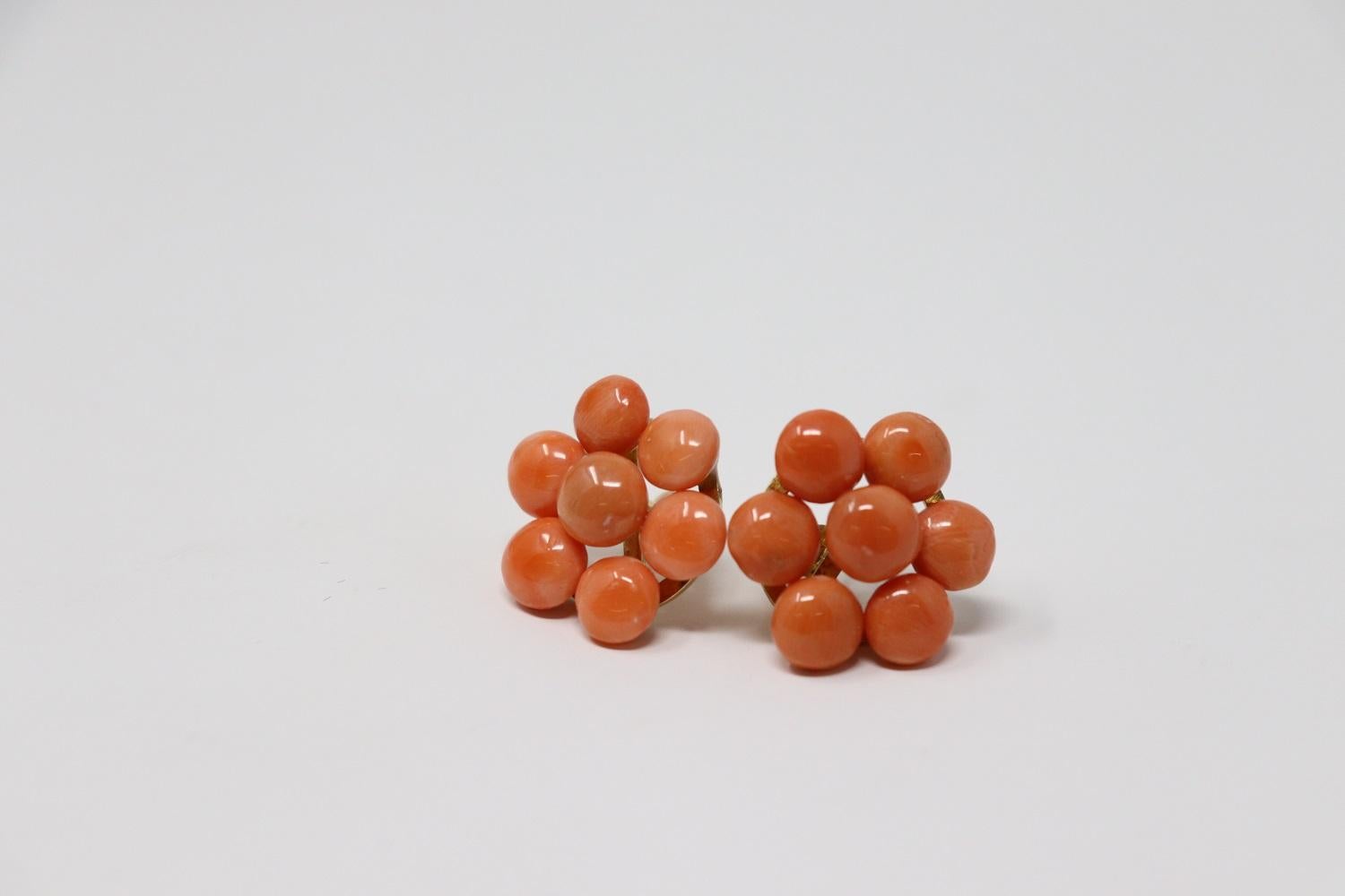 Beautiful elegant stud earrings. The earrings consists of 18 kt yellow gold with precious Italian coral of Sciacca city of Sicily. Beautiful earrings made by Italian goldsmiths.
Total weight: 9 grams
Metal: 18Kt yellow gold
New contemporary jewelry.