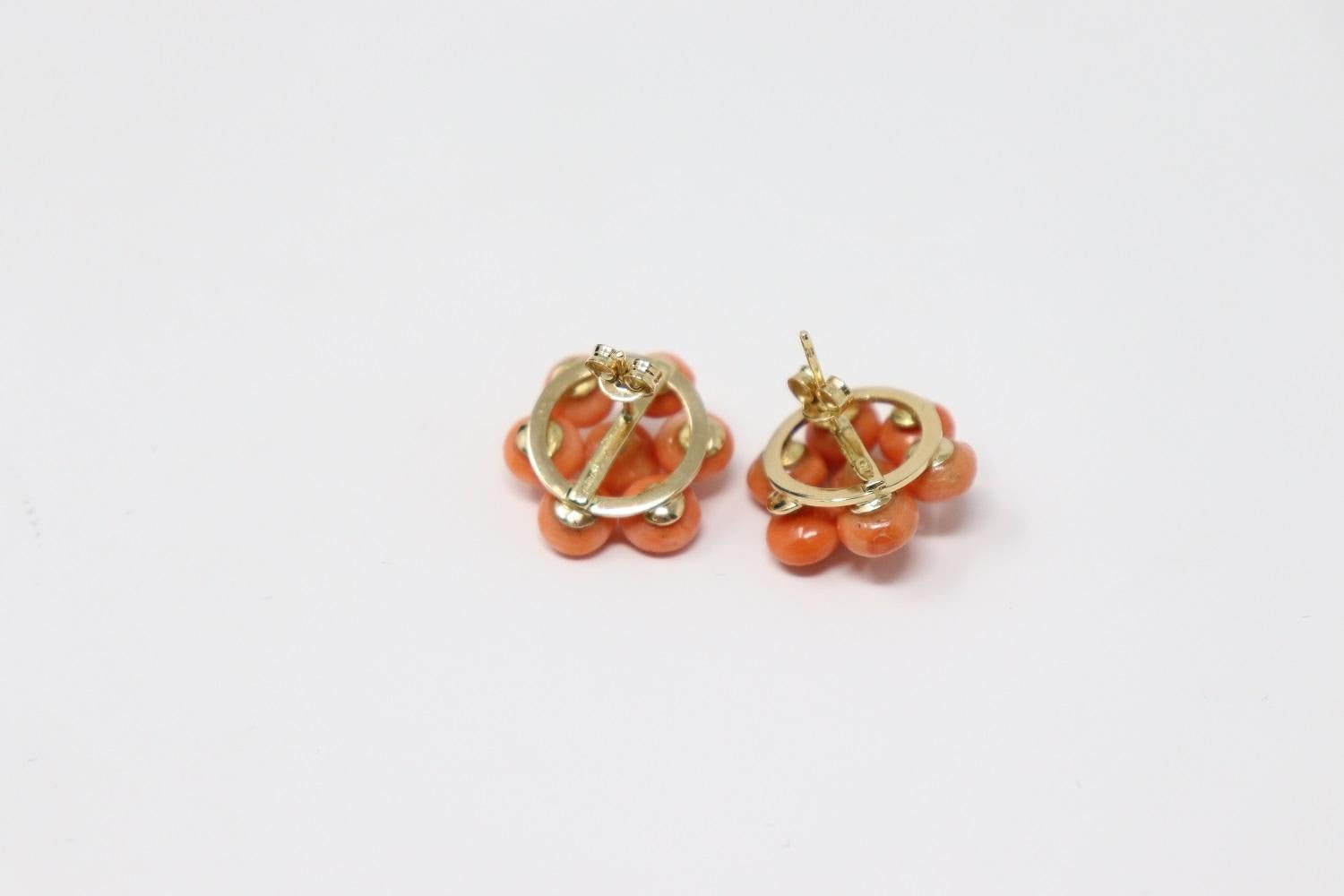 18kt Yellow Gold and Italian Coral Fine Stud Earrings In Excellent Condition For Sale In Bosco Marengo, IT