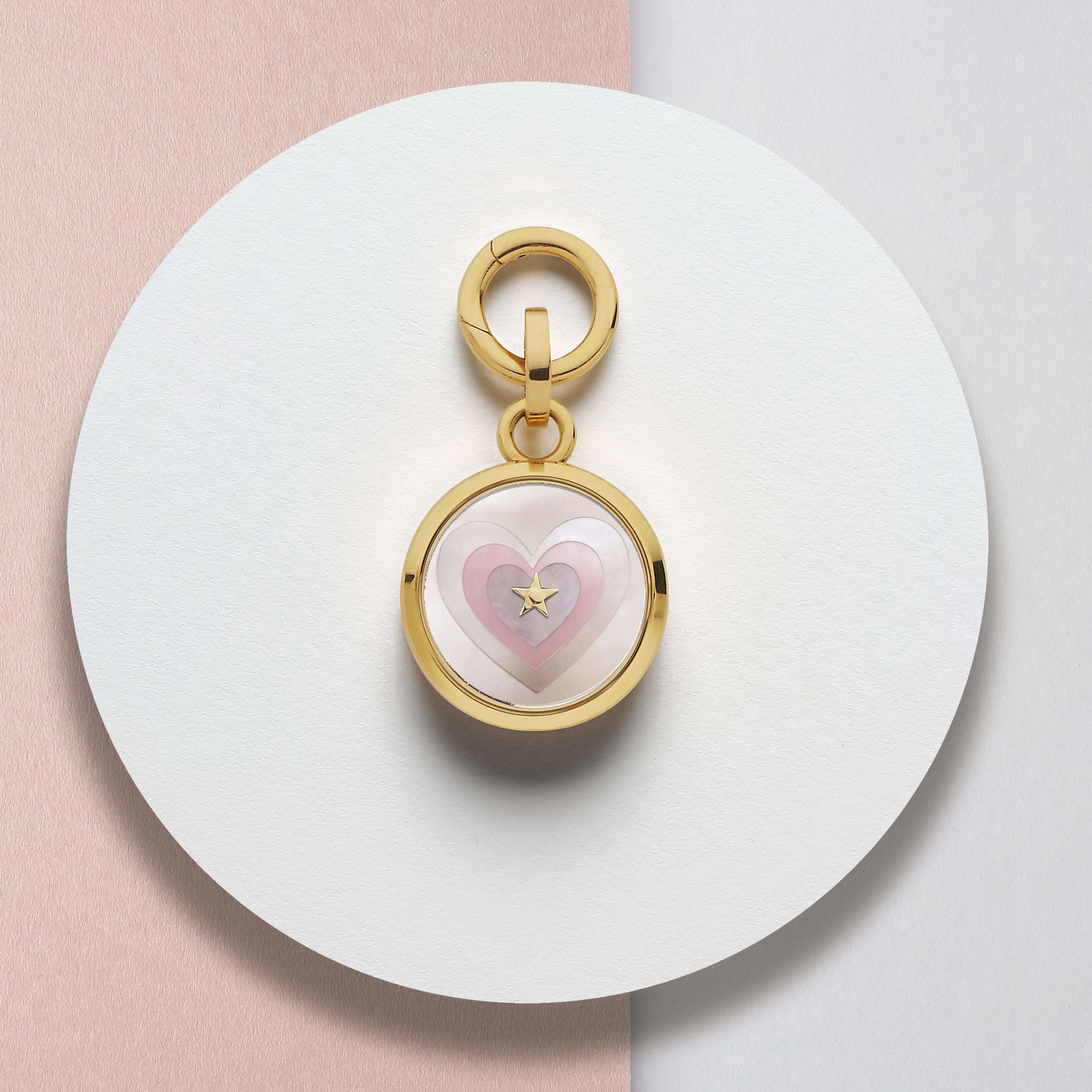 Breloque YG Carpe Diem 18 carats  avec mosaïque de cœur, montre à mouvement à quartz  Neuf - En vente à Santarcangelo Di Romagna, IT