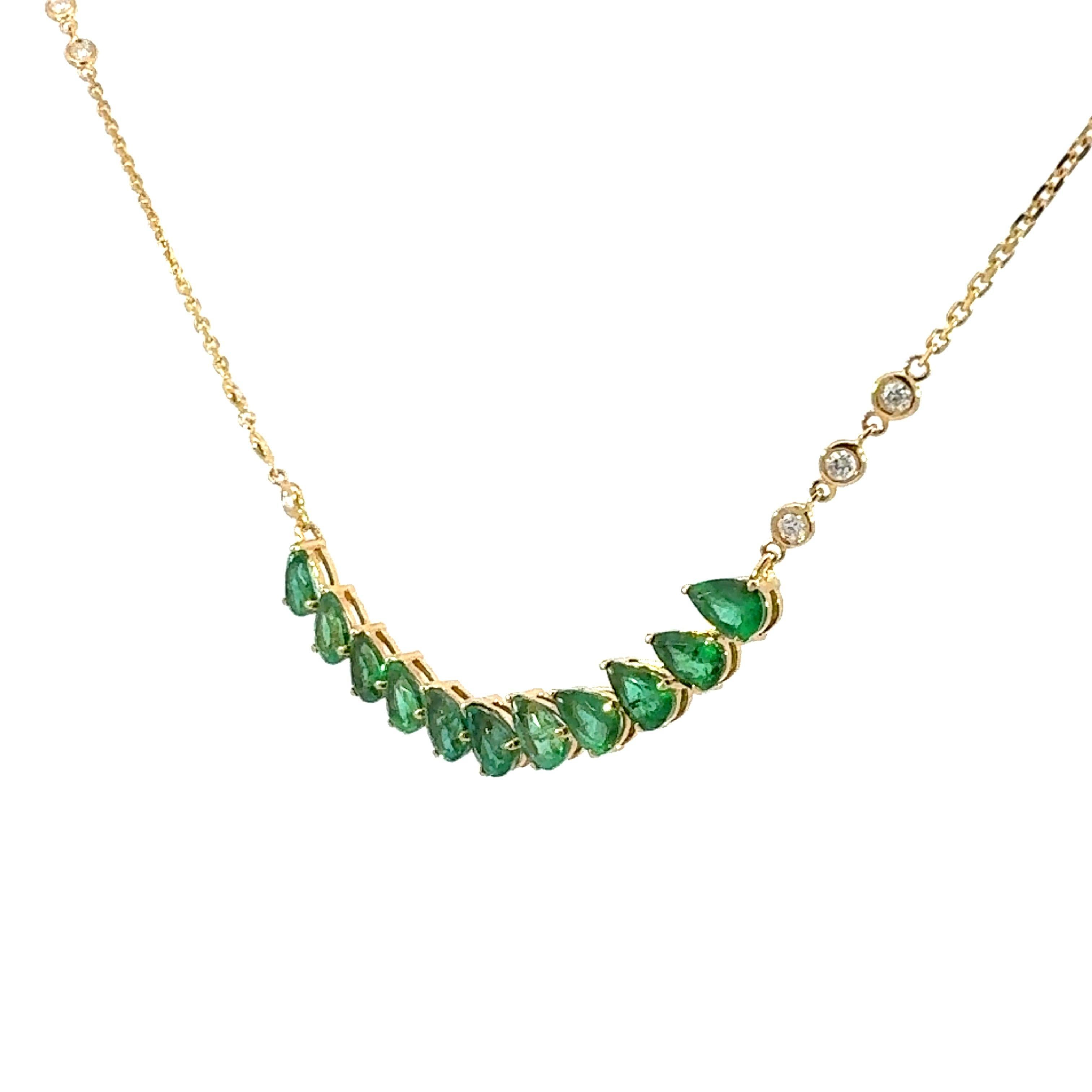 Taglio misto Collana con smeraldo e diamante in 18Kt YG in vendita