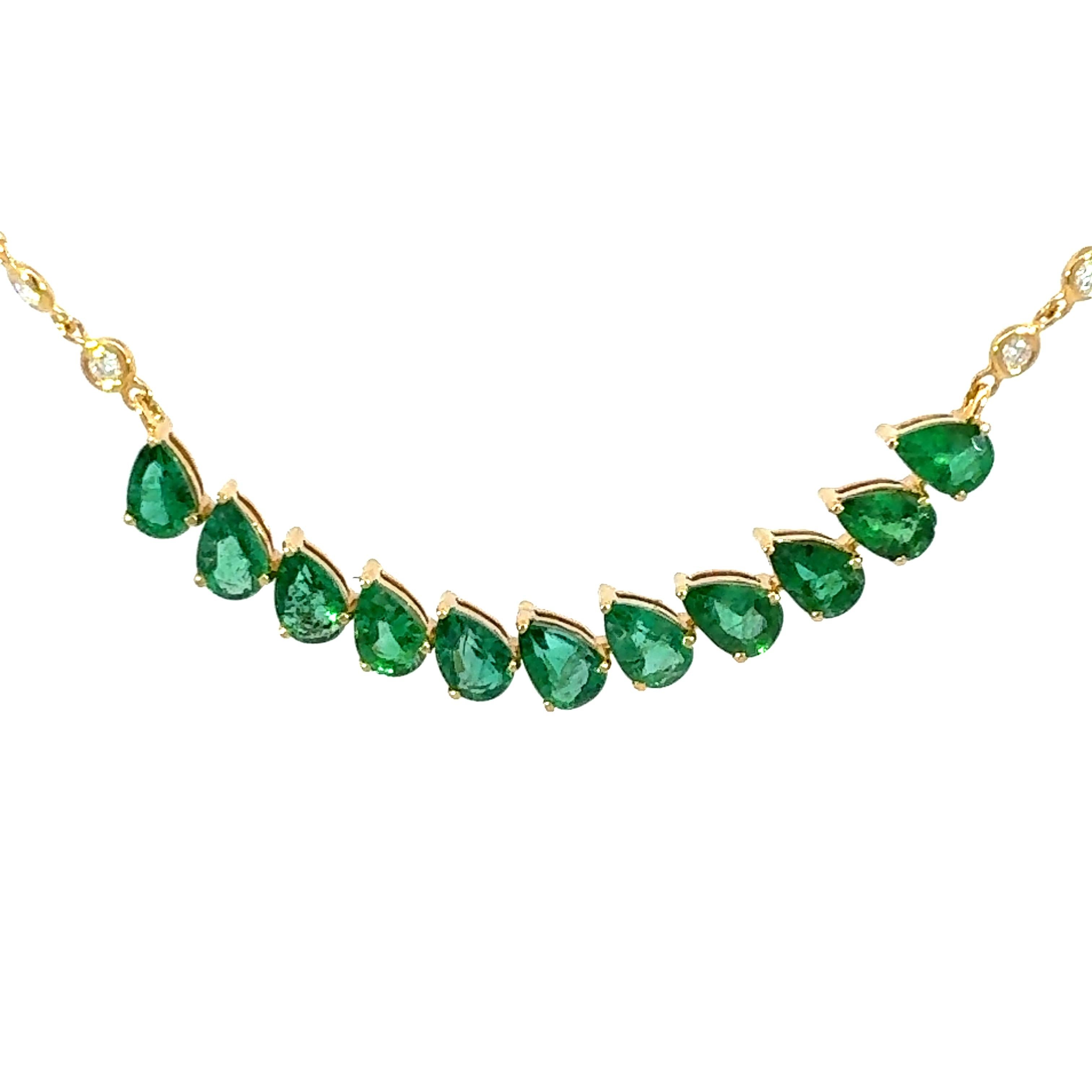 Collana con smeraldo e diamante in 18Kt YG In condizioni Nuovo in vendita a New York, NY