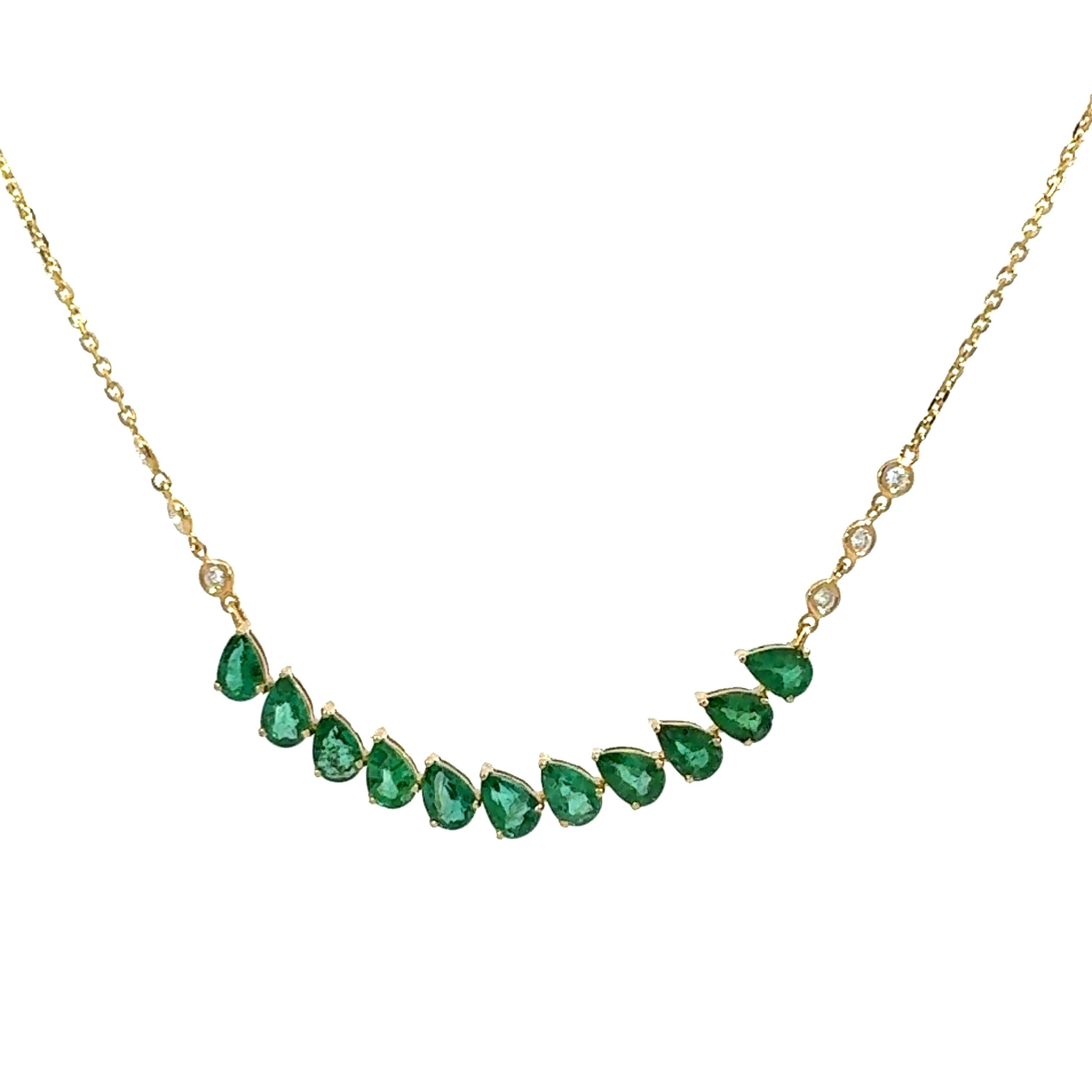 Collana con smeraldo e diamante in 18Kt YG in vendita 1