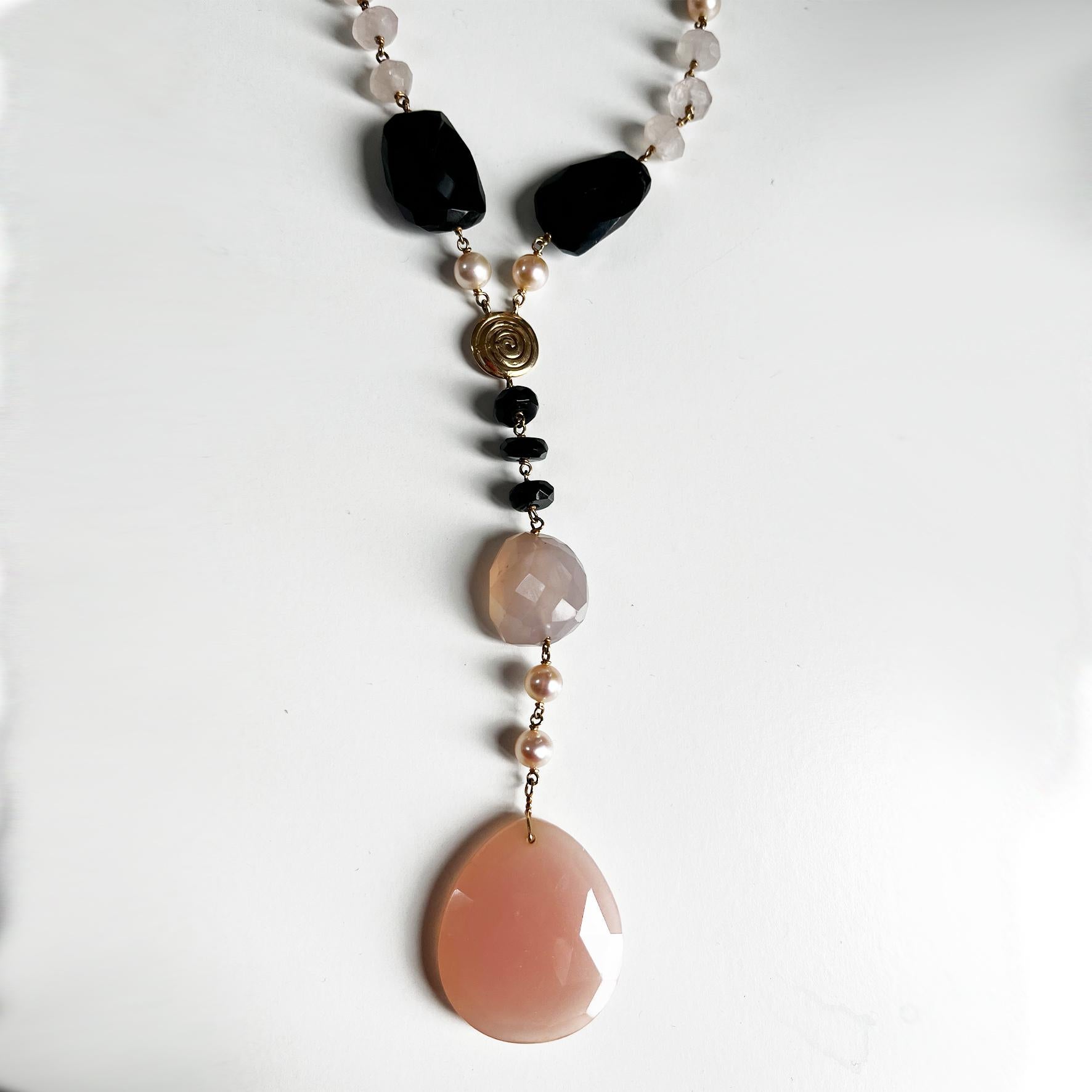 18KTrose gold Lariat necklace w. Onyx, pearls, Pink Chalcedony and pink quartzes In New Condition For Sale In Milano, IT