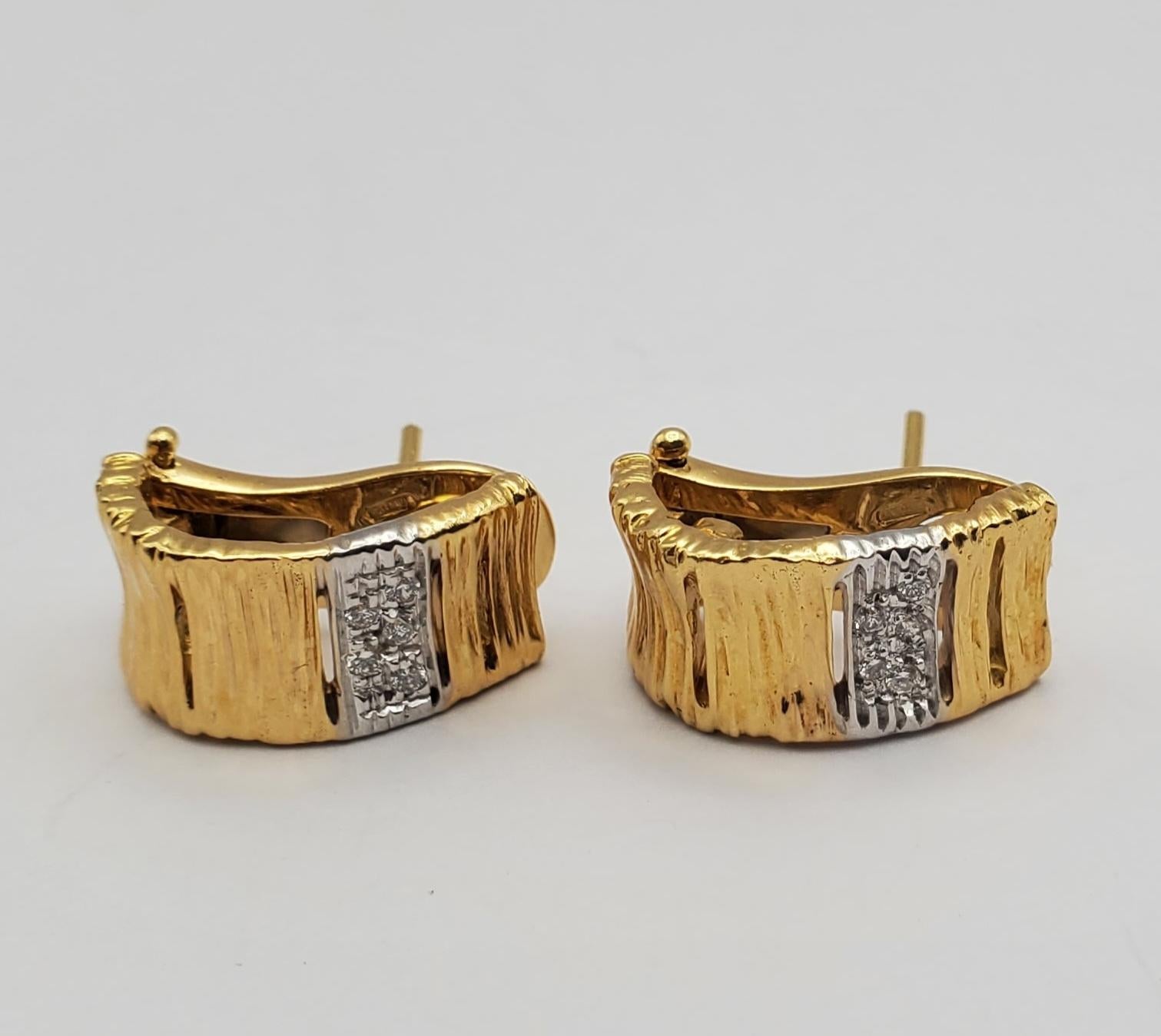 18KTT Roberto Coin Diamond J-Hoop Omega Back Earrings from Elefantino Collection In Good Condition In Pittsburgh, PA