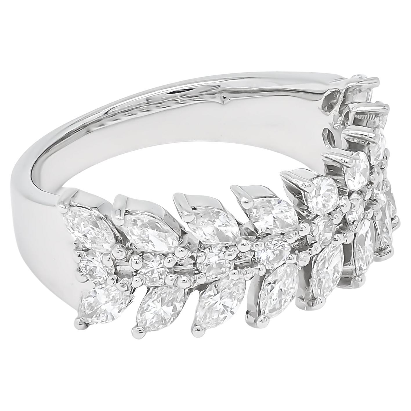 Wenn Sie auf der Suche nach dem perfekten Geschenk zum Jahrestag sind, um Ihre Frau zu überraschen und ihr zu zeigen, wie sehr Sie sie lieben, sollten Sie einen Marquise-Diamantring aus 18-karätigem Weißgold in Betracht ziehen. Dieses exquisite