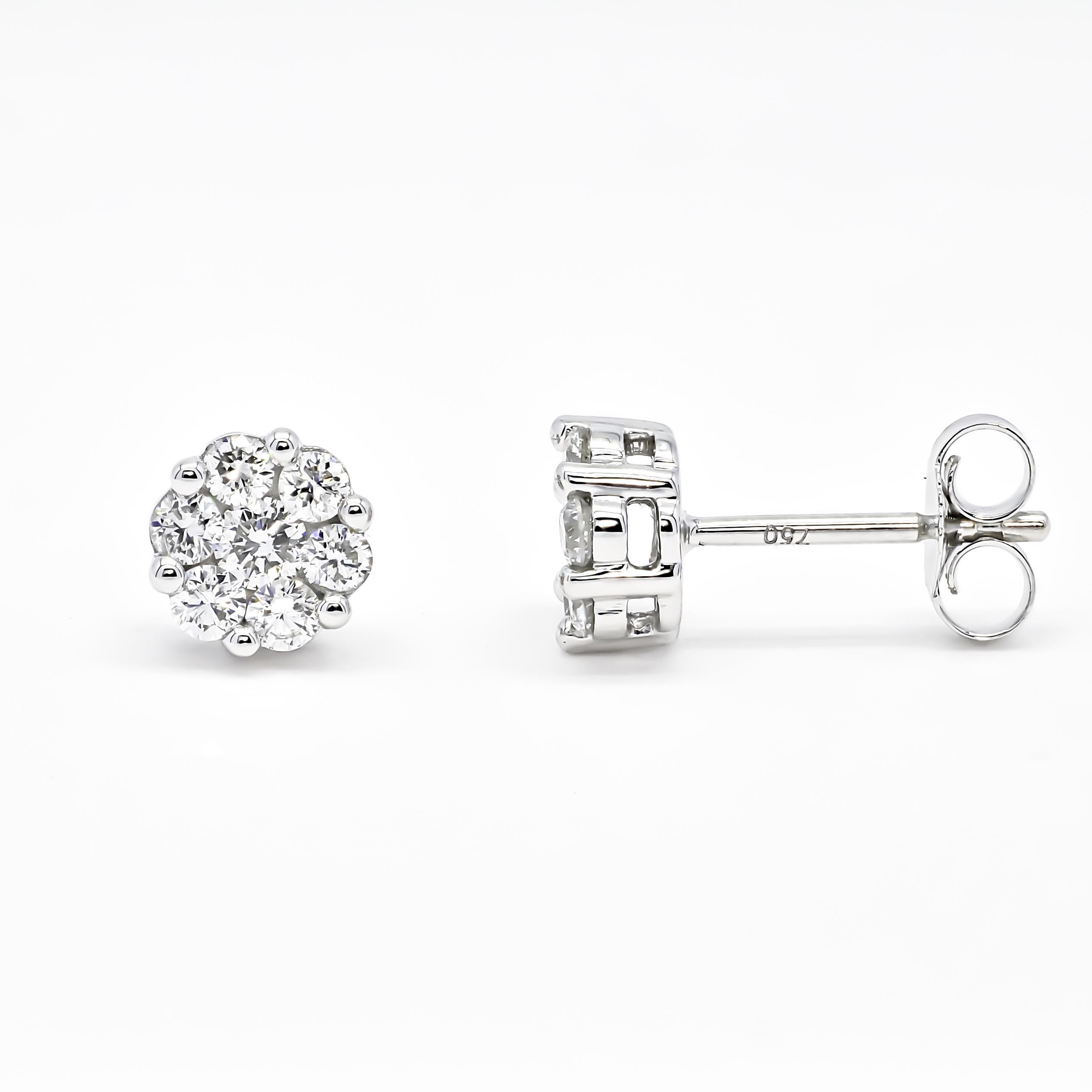  Natural Diamonds 1.10 carats 18KT White Gold Classic Cluster Stud Earring In New Condition For Sale In Antwerpen, BE