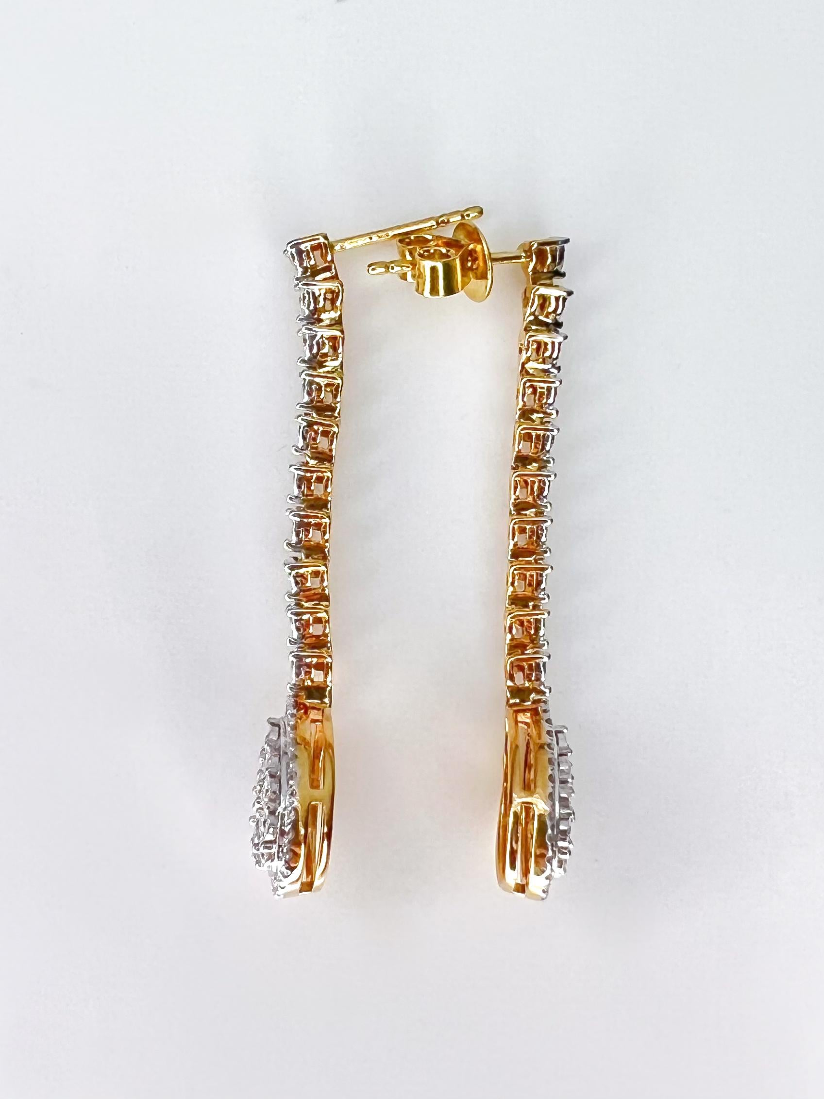 18 Karat Gold Runder Diamant-Cluster-Ohrring in Birnenform mit runden Diamanten (Art nouveau) im Angebot