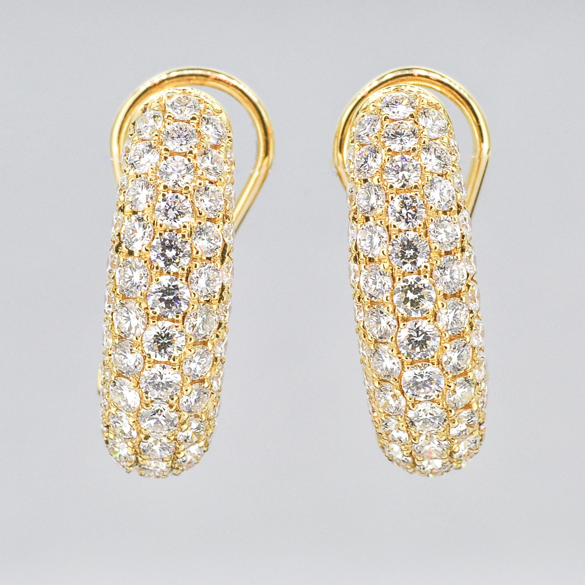 18KT Yellow Gold Natural Diamonds Multi Row Huggies Earrings  In New Condition For Sale In Antwerpen, BE