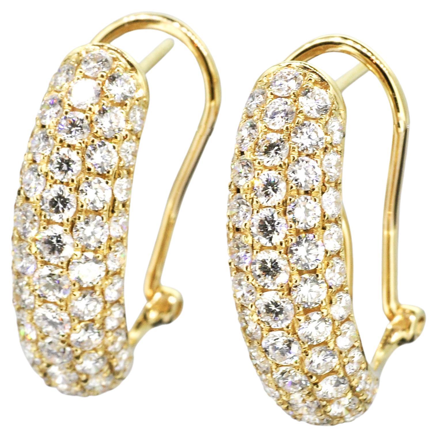 Boucles d'oreilles Huggies en or jaune 18KT avec diamants naturels sur plusieurs rangs 