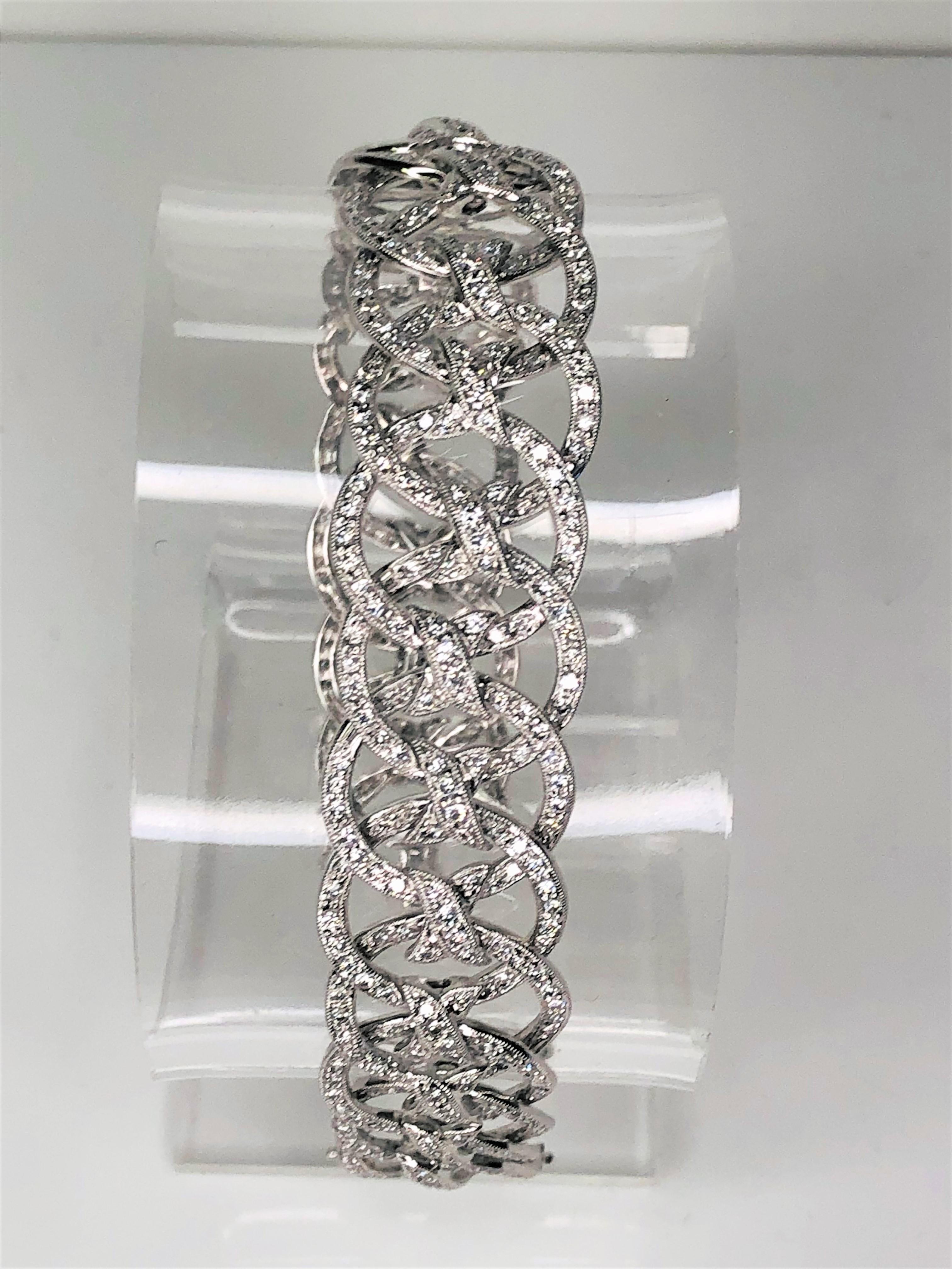 18KW Diamond Bracelet In New Condition For Sale In Cincinnati, OH
