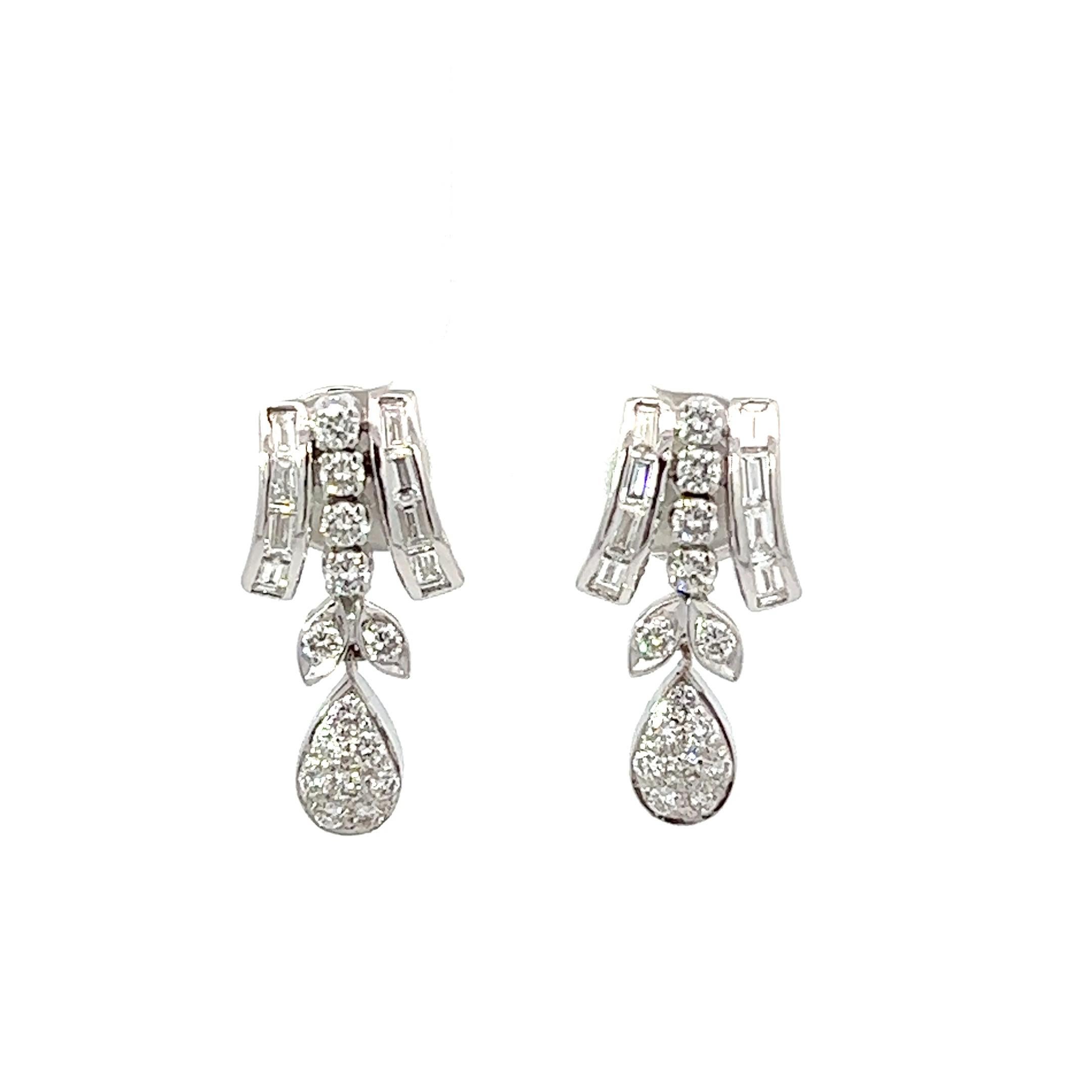 Women's 18KW Gold Diamond Lady's Earrings For Sale