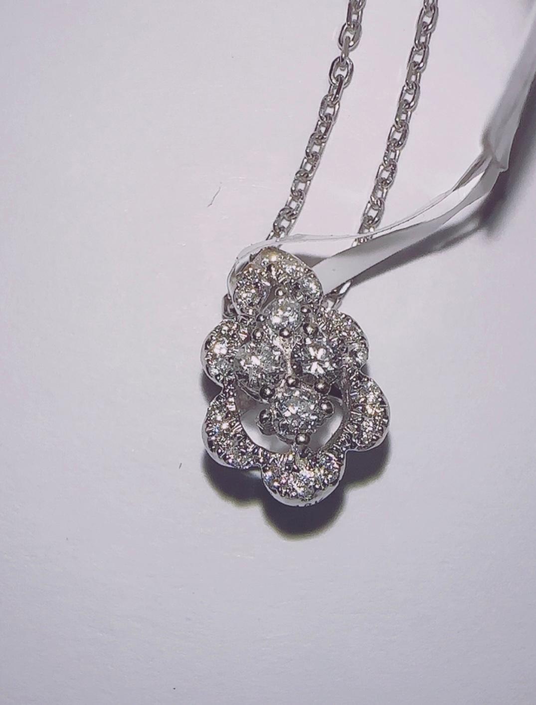 Round Cut 18KW  Small Natural Diamond Pendant For Sale