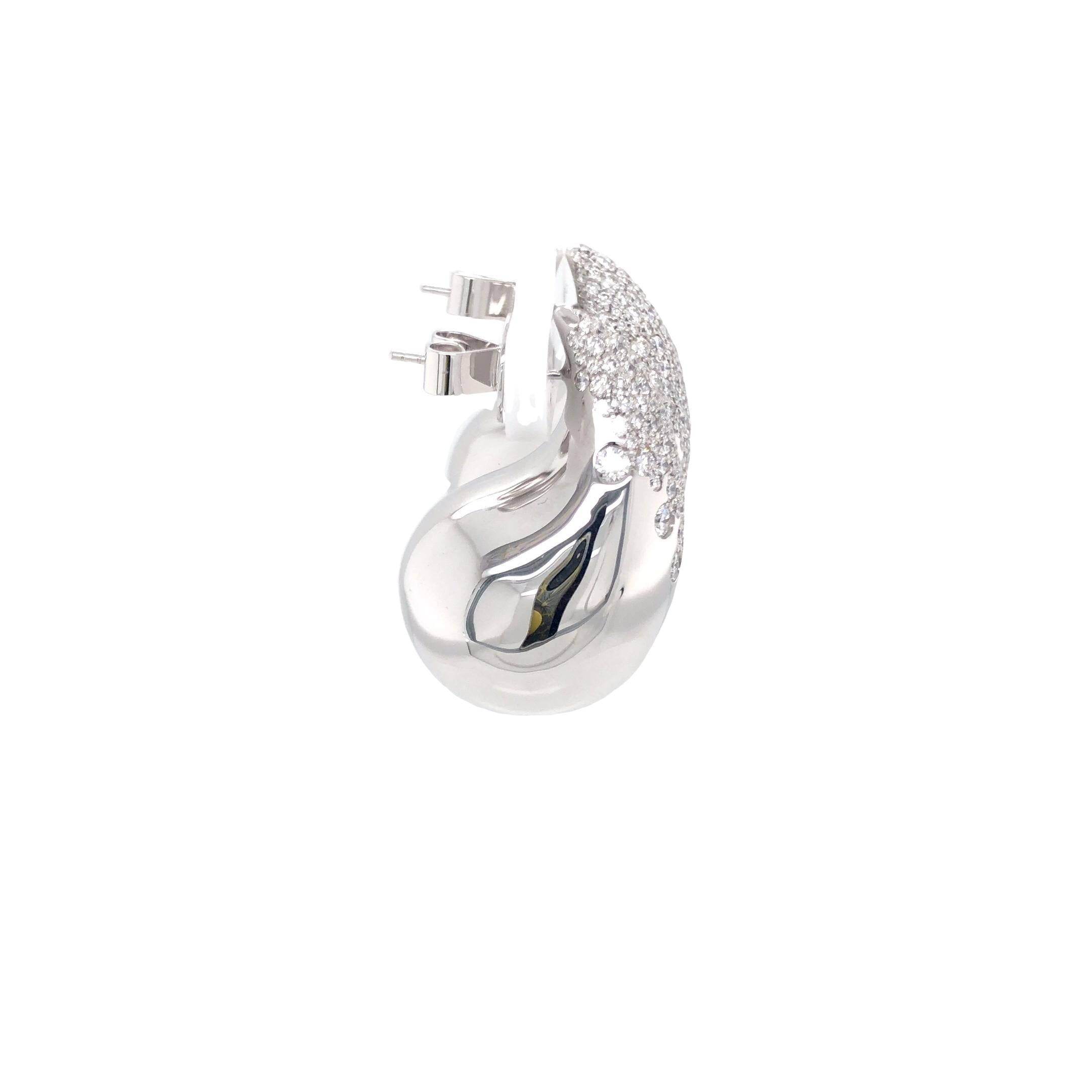 Boucle d'oreille en diamant 18KWG 3.30 CTS  Neuf - En vente à New York, NY