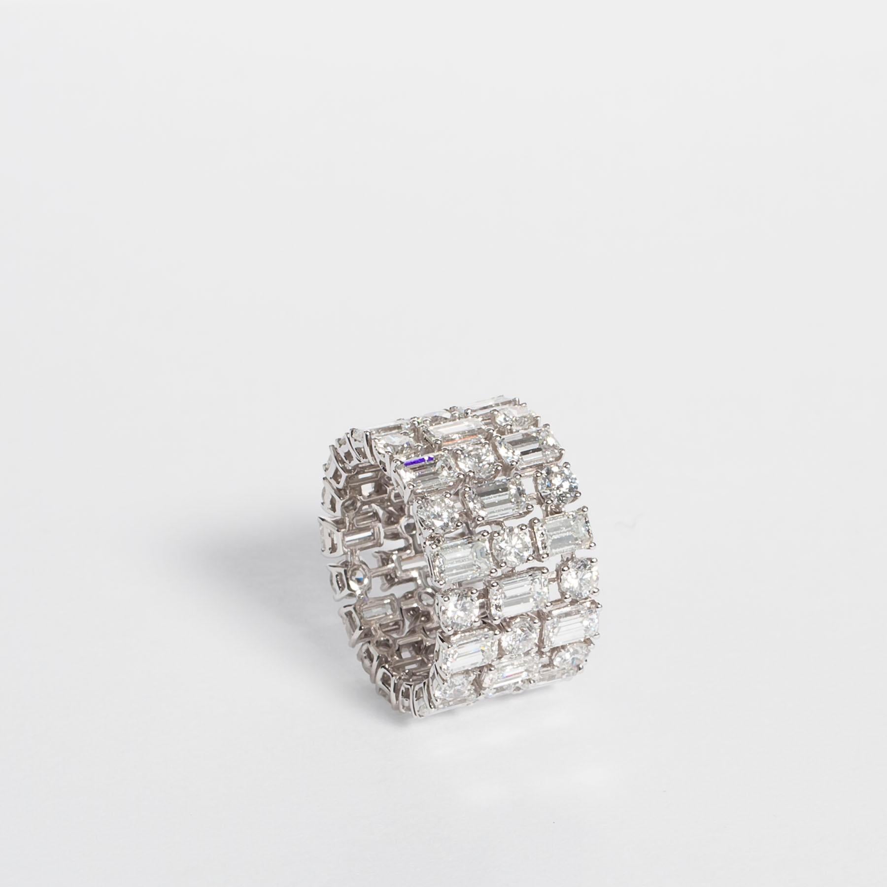 Elevate your glamour with the Radiant Elegance cocktail ring, a striking masterpiece that seamlessly blends sophistication with contemporary design. Crafted in lustrous 18K white gold, this exquisite ring features a captivating checkerboard pattern