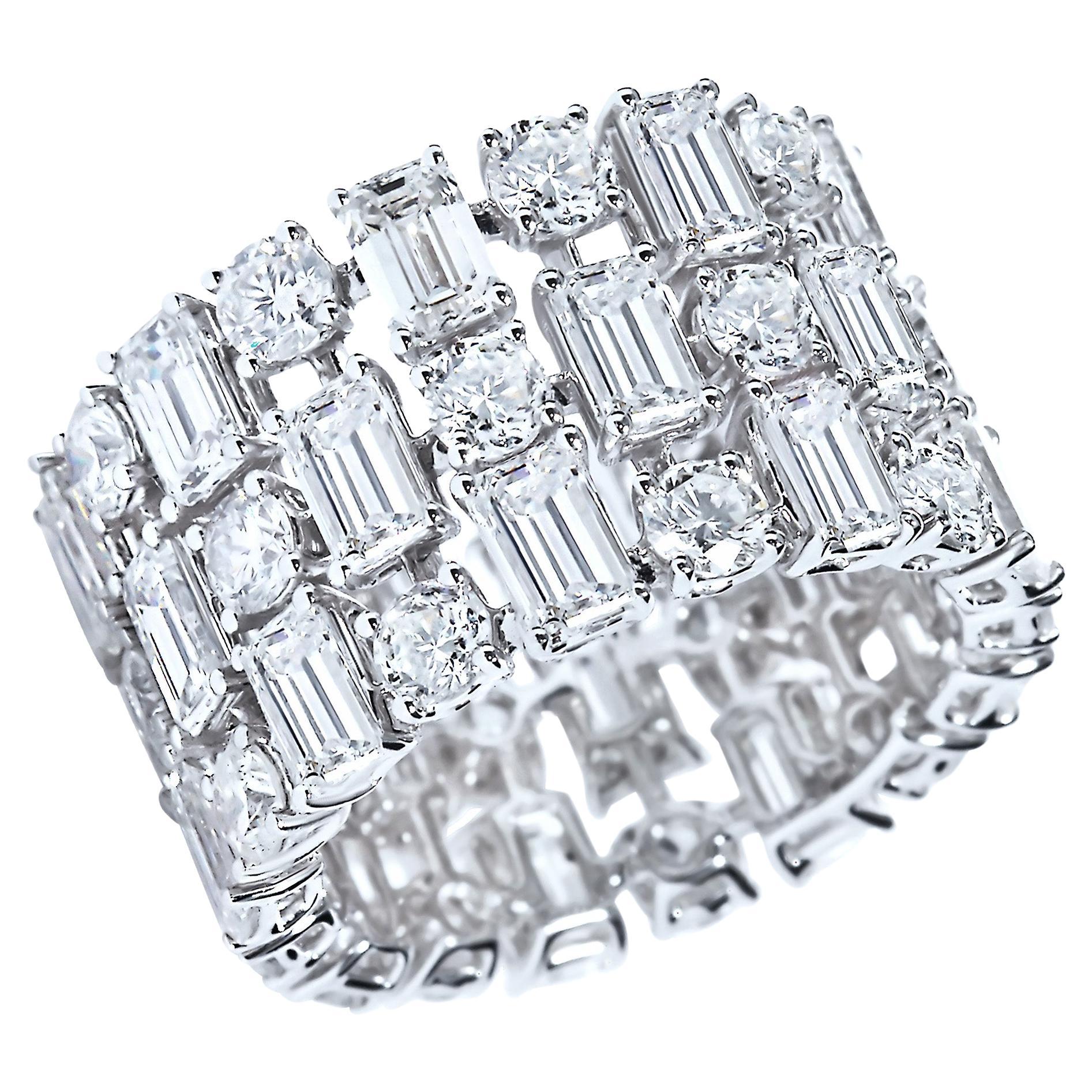 18 Karat White Gold Round and Emerald Checkerboard Diamond Cocktail Ring 