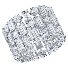 18 Karat White Gold Round and Emerald Checkerboard Diamond Cocktail Ring 18 Karat White Gold Round and Emerald Checkerboard Diamond Cocktail Ring