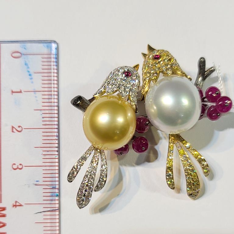 18 Karat White Yellow Pearl Ruby and Diamond Love Bird Brooch In New Condition For Sale In Central, HK