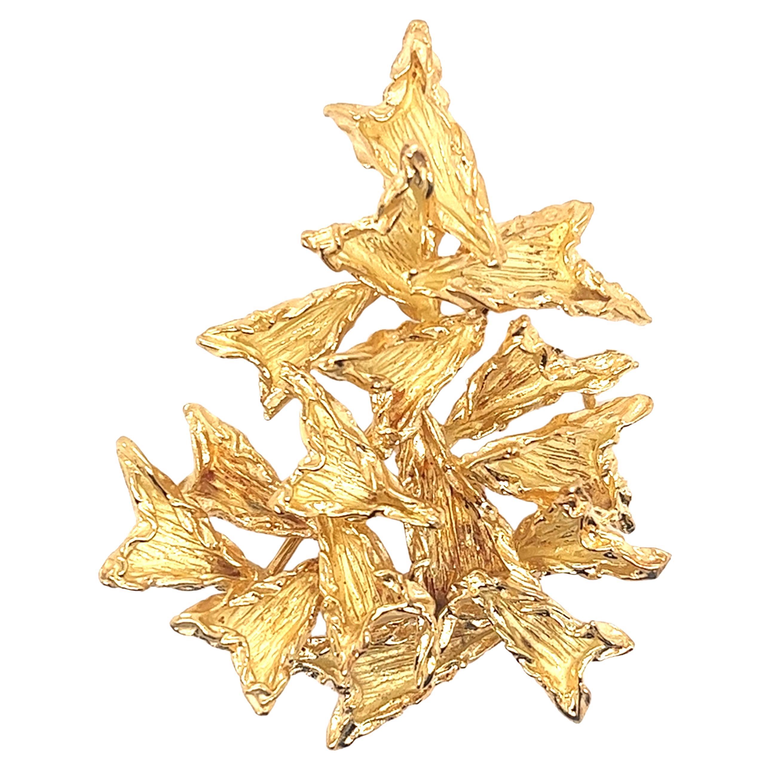 18KY Cartier 1970er Jahre texturierte Gold Pin im Angebot