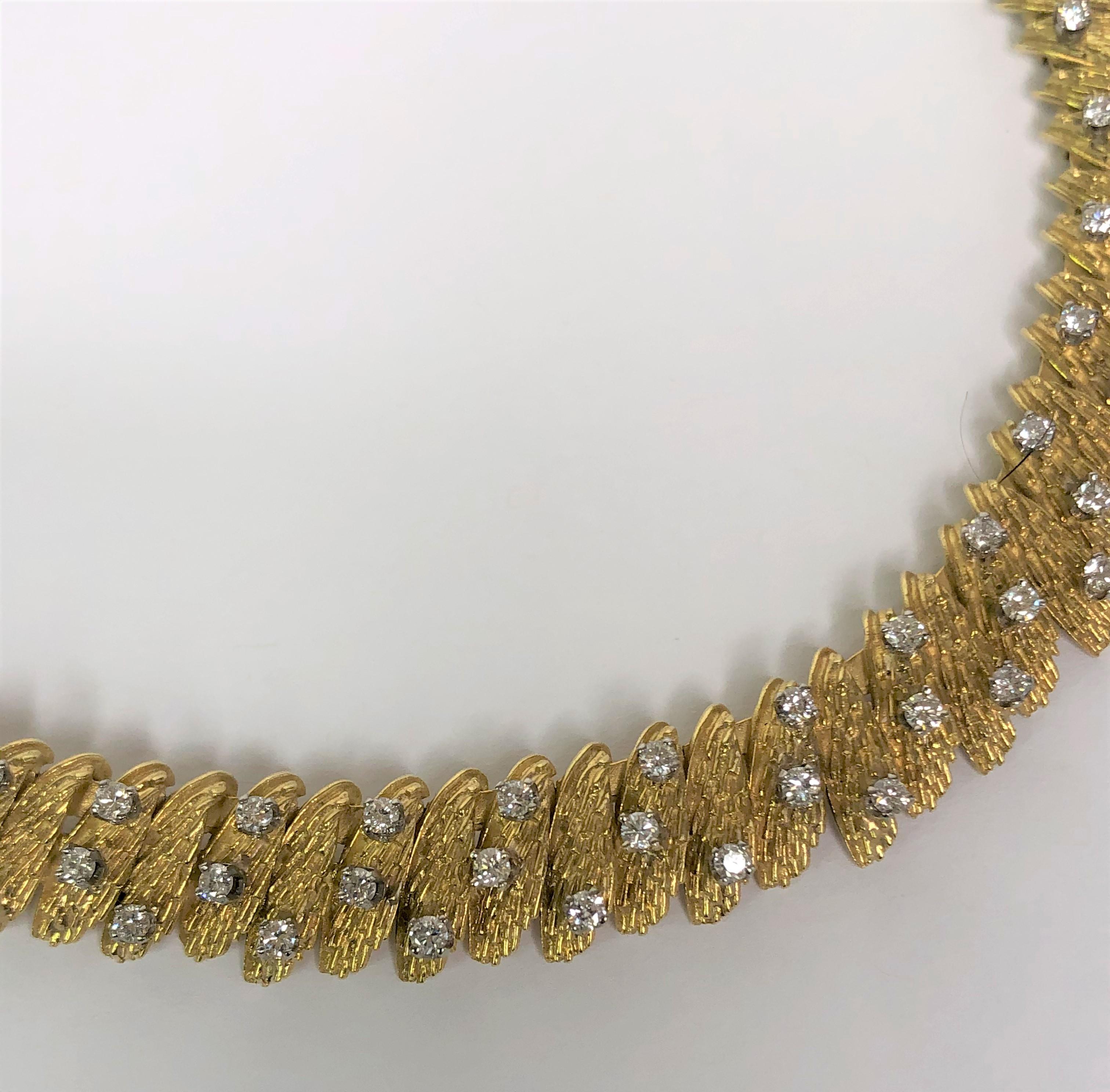 Texturierte 18KY Diamant-Halskette (Rundschliff)
