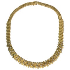Collar con textura de diamantes 18KY