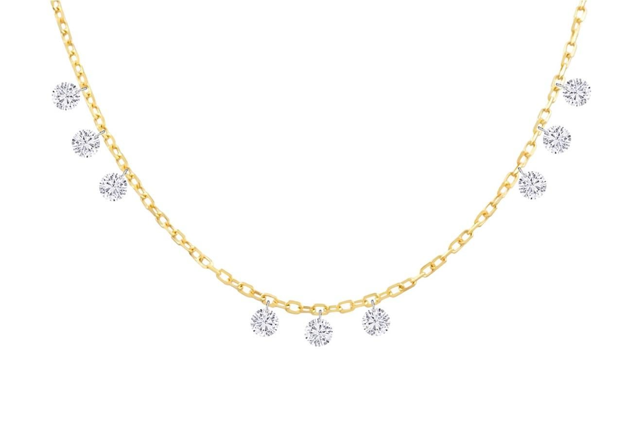 18K Diamond Pendant Necklace In New Condition For Sale In Tsim Sha Tsui, HK