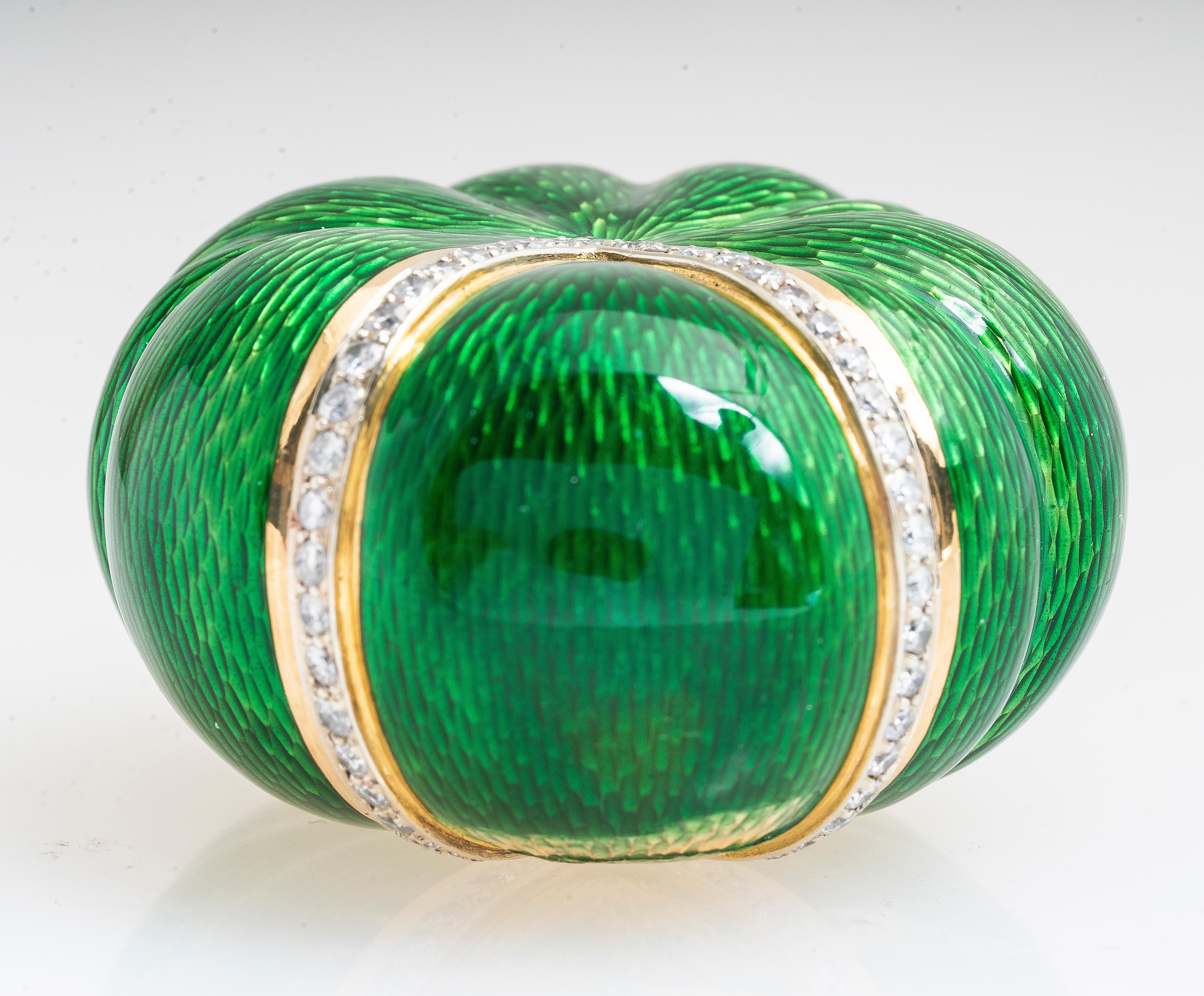 green diamond shaped pill