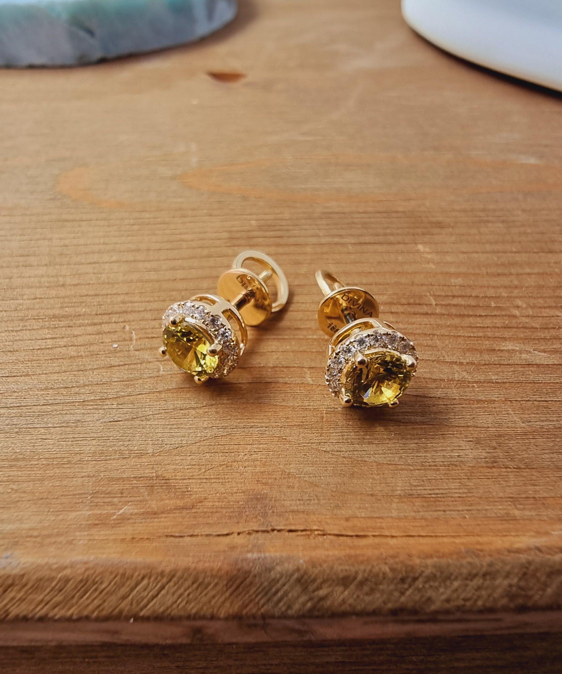 Round Cut 18KY Unique Earring Studs with White Accent Diamonds and Mali Garnet 1.07 TCW For Sale