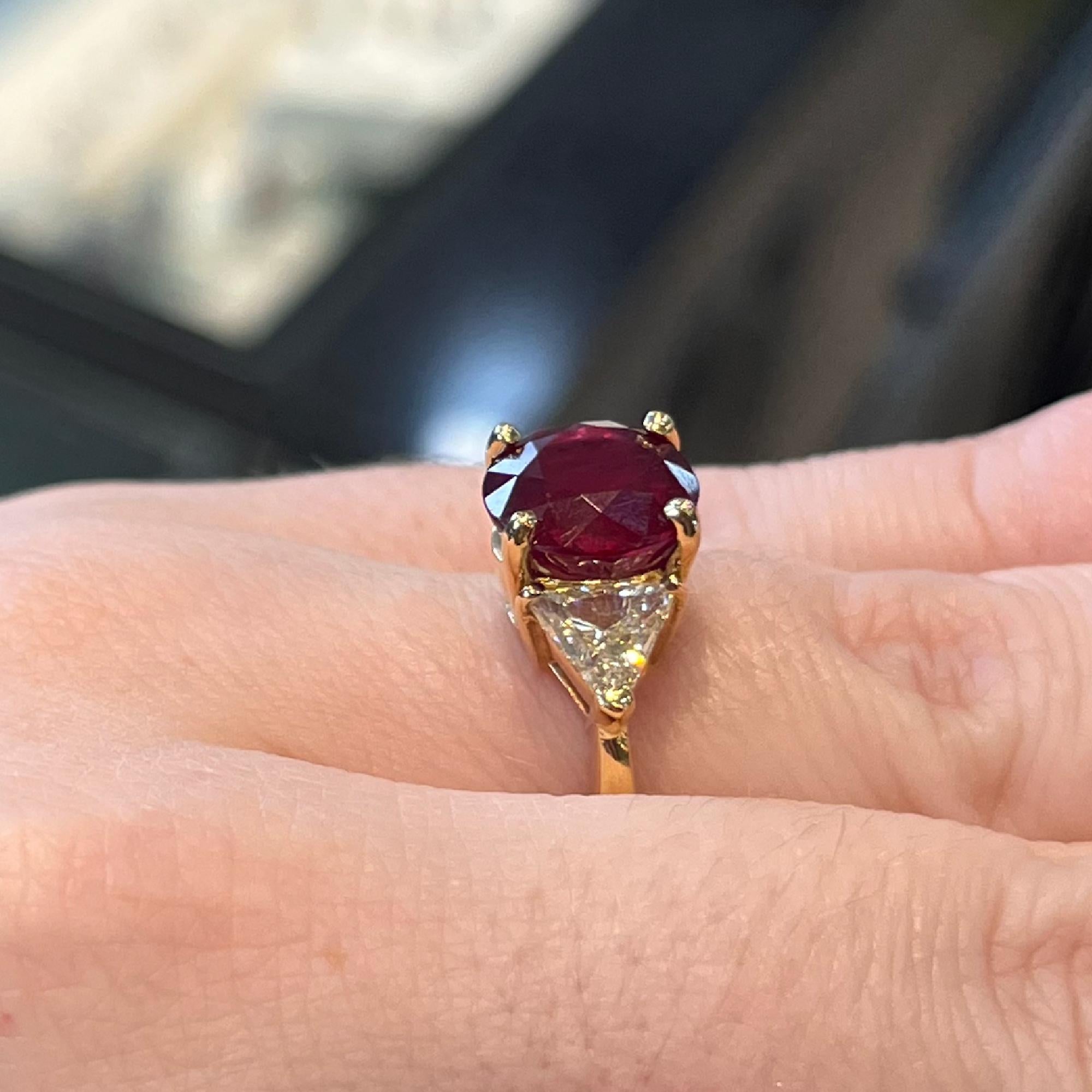 18kt Yellow Gold No Heat 4.85cts Ruby and Diamond 3 Stone Ring In New Condition For Sale In Rehoboth Beach, DE