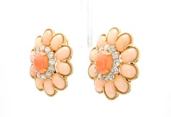 Boucle d'oreille en corail et diamants 18KYG