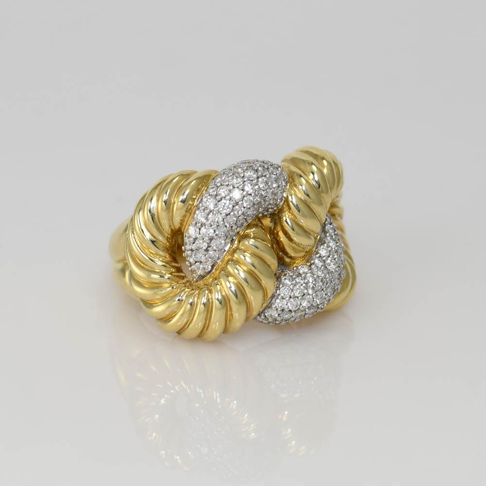 Ladies David Yurman, Belmont curb link diamond ring in 18k yellow gold.
Stamped D.Y. 750 and weighs 14.6 grams.
The diamonds are round brilliant cuts, .50 total carats, G color, Vs clarity.
The ring measures 15.8mm in wide at the top.
Ring size is 5