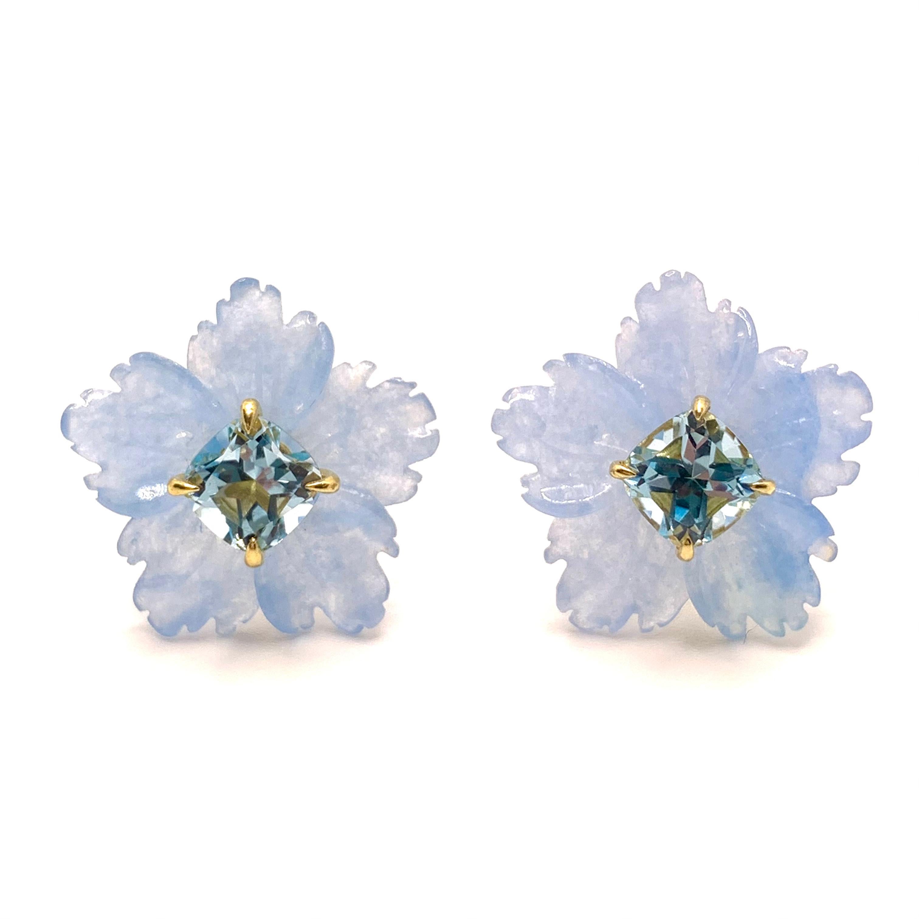 Bijoux Num's 18mm Carved Blue Quartzite Flower and Cushion Blue Topaz Vermeil Earrings

This gorgeous pair of earrings features 18mm blue quartzite carved into beautiful three dimension flower, adorned with genuine cushion-cut sky blue topaz (~1