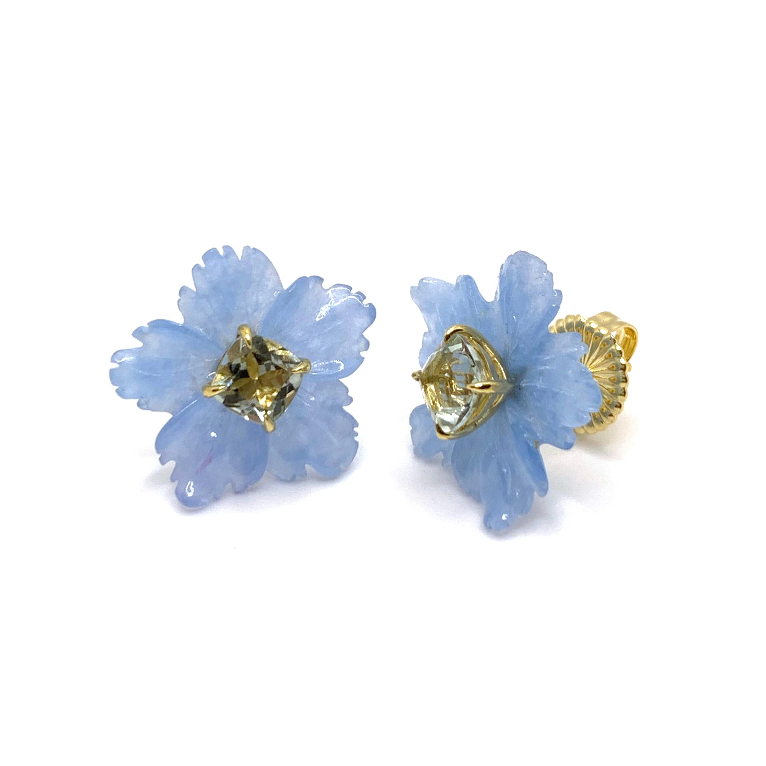 Bijoux Num's 18mm Carved Blue Quartzite Flower and Cushion Green Amethyst Vermeil Earrings

This gorgeous pair of earrings features 18mm blue quartzite carved into beautiful three dimension flower, adorned with genuine cushion-cut green amethyst