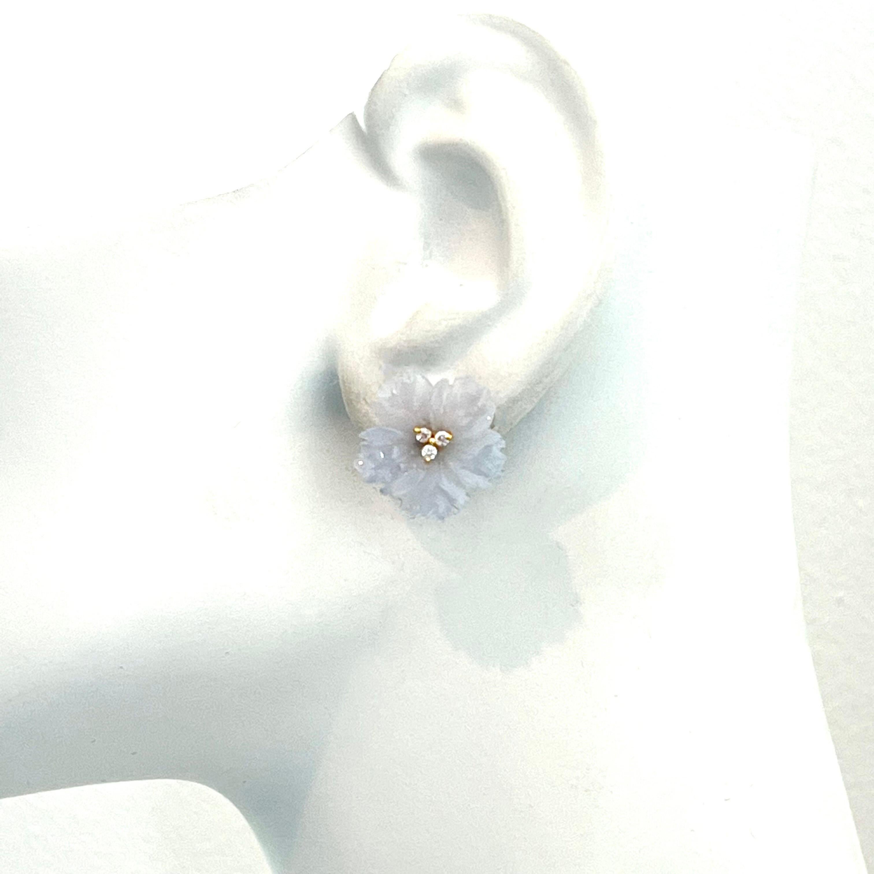 18mm Carved Chalcedony Flower Earrings In New Condition In Los Angeles, CA