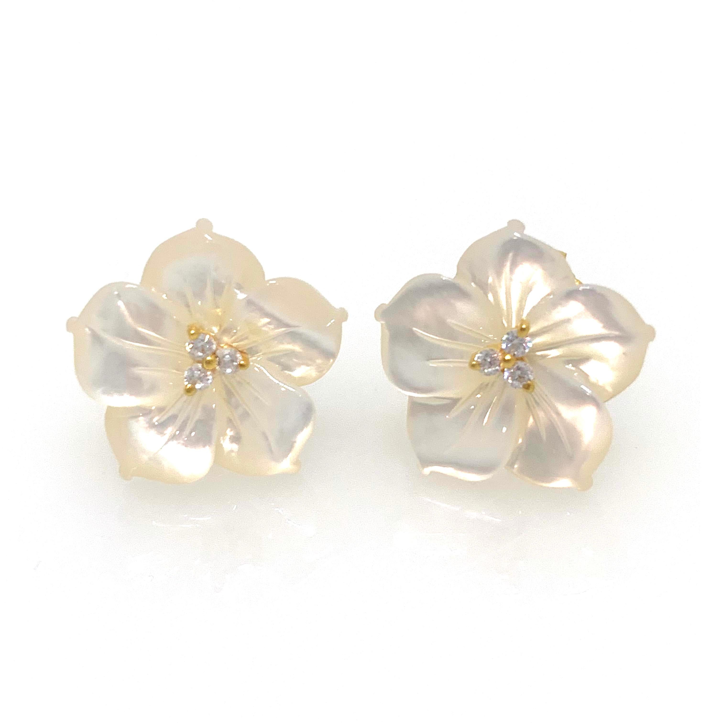Elegant 18mm Carved Mother of Pearl Flower Sterling Silver Earrings

This earrings features 2 pieces of 18mm mother of pearl carved into beautiful three dimension flower, adorned with round simulated diamond cz, handset in 18k yellow gold vermeil