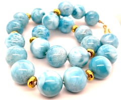 Collar de cuentas de larimar de 18 mm con detalles de oro amarillo, 20 pulgadas