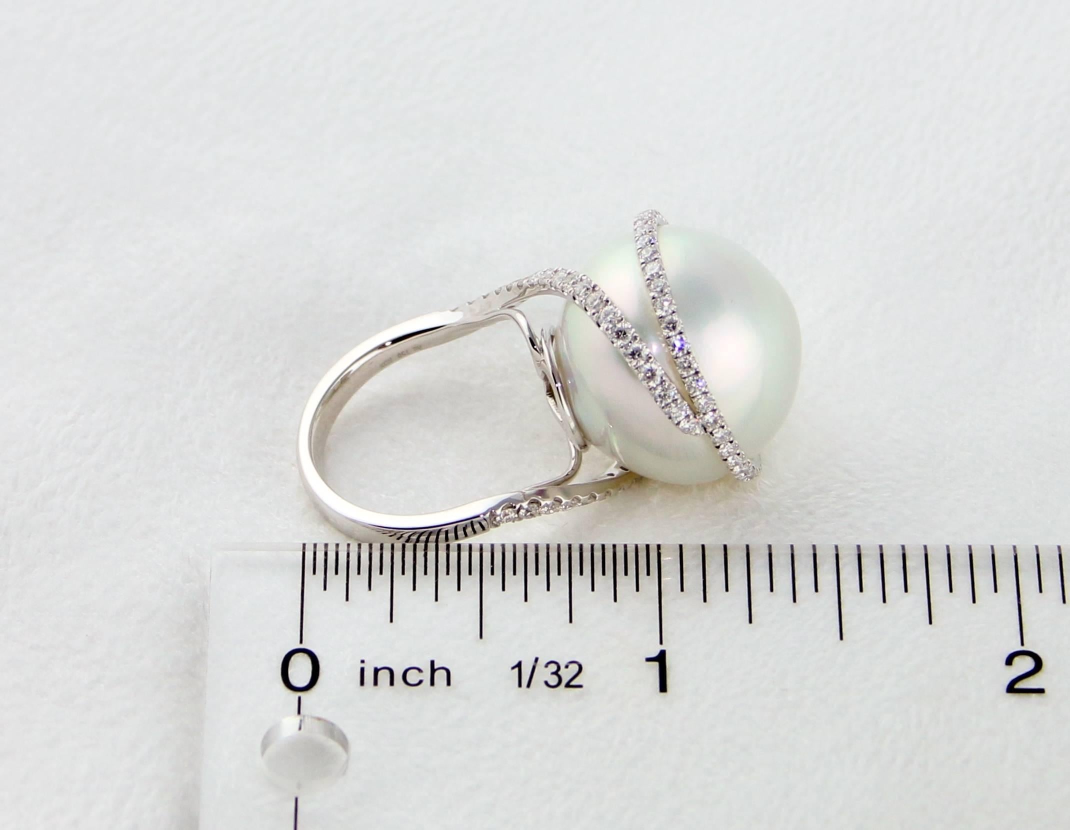 1.16 Carats Diamonds And South Sea Pearl Gold Ring For Sale 2
