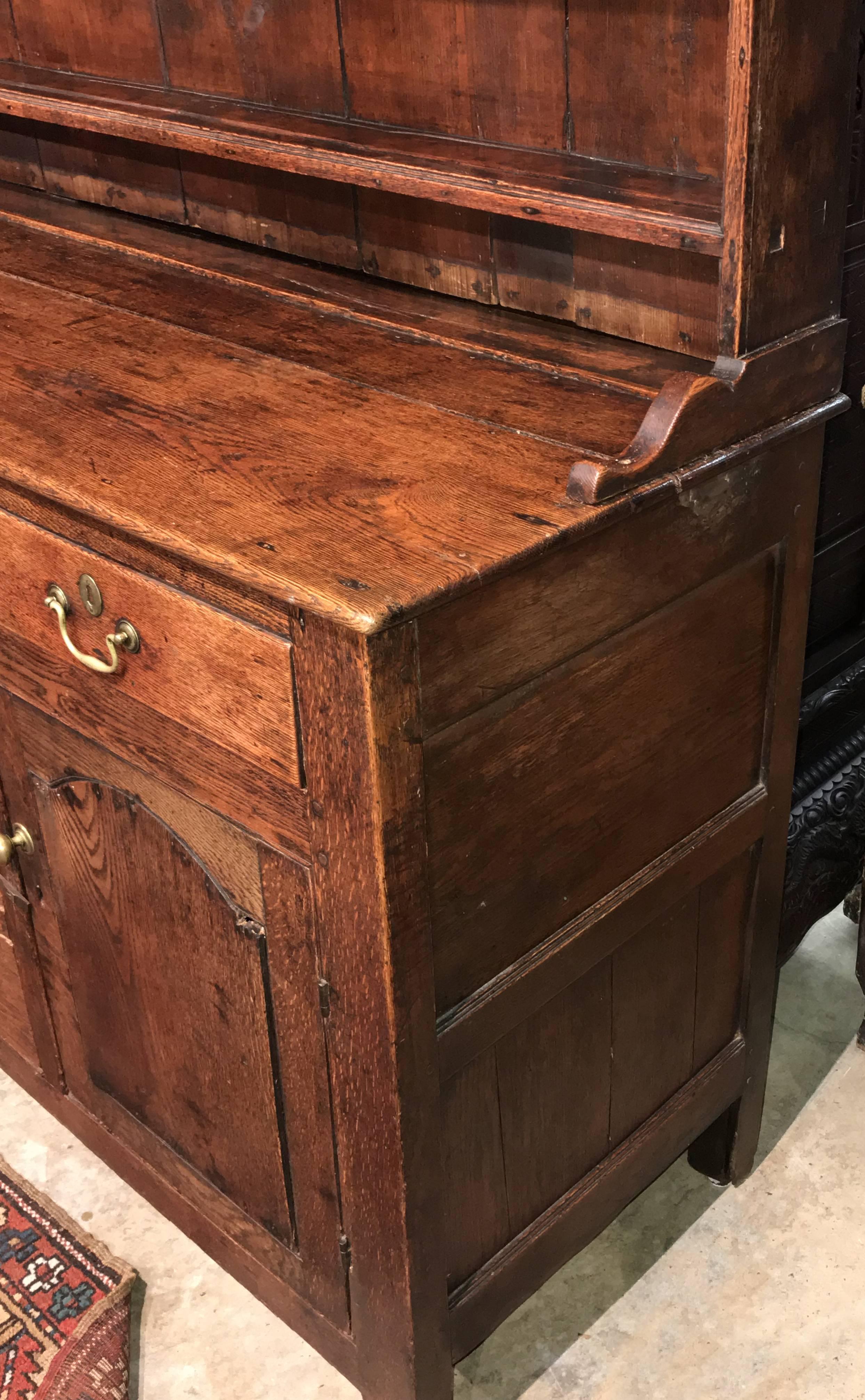 English 18th-19th Century George III Welsh Two-Part Dresser or Cupboard in Oak